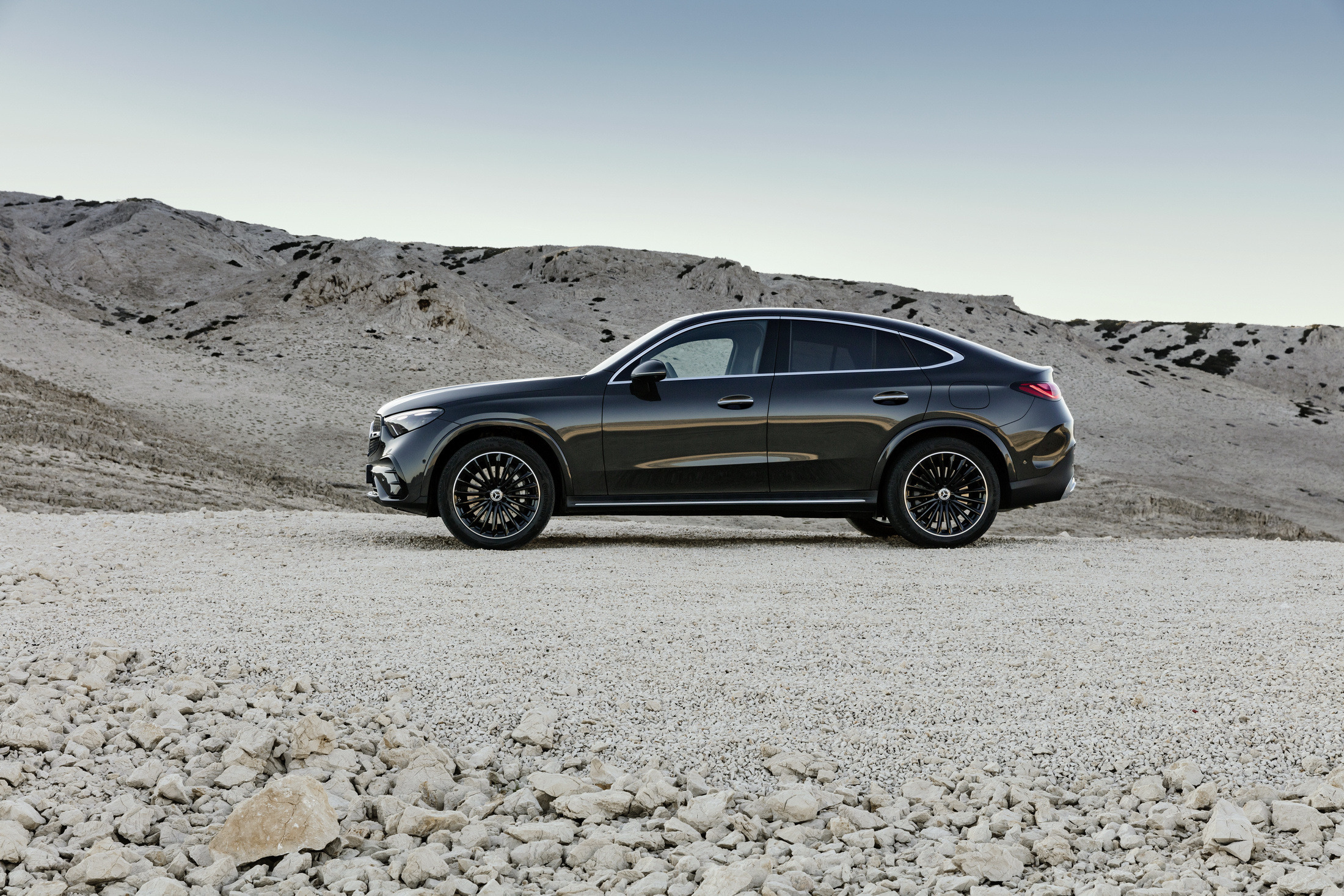 2024-Mercedes-Benz-GLC-Coupe-22