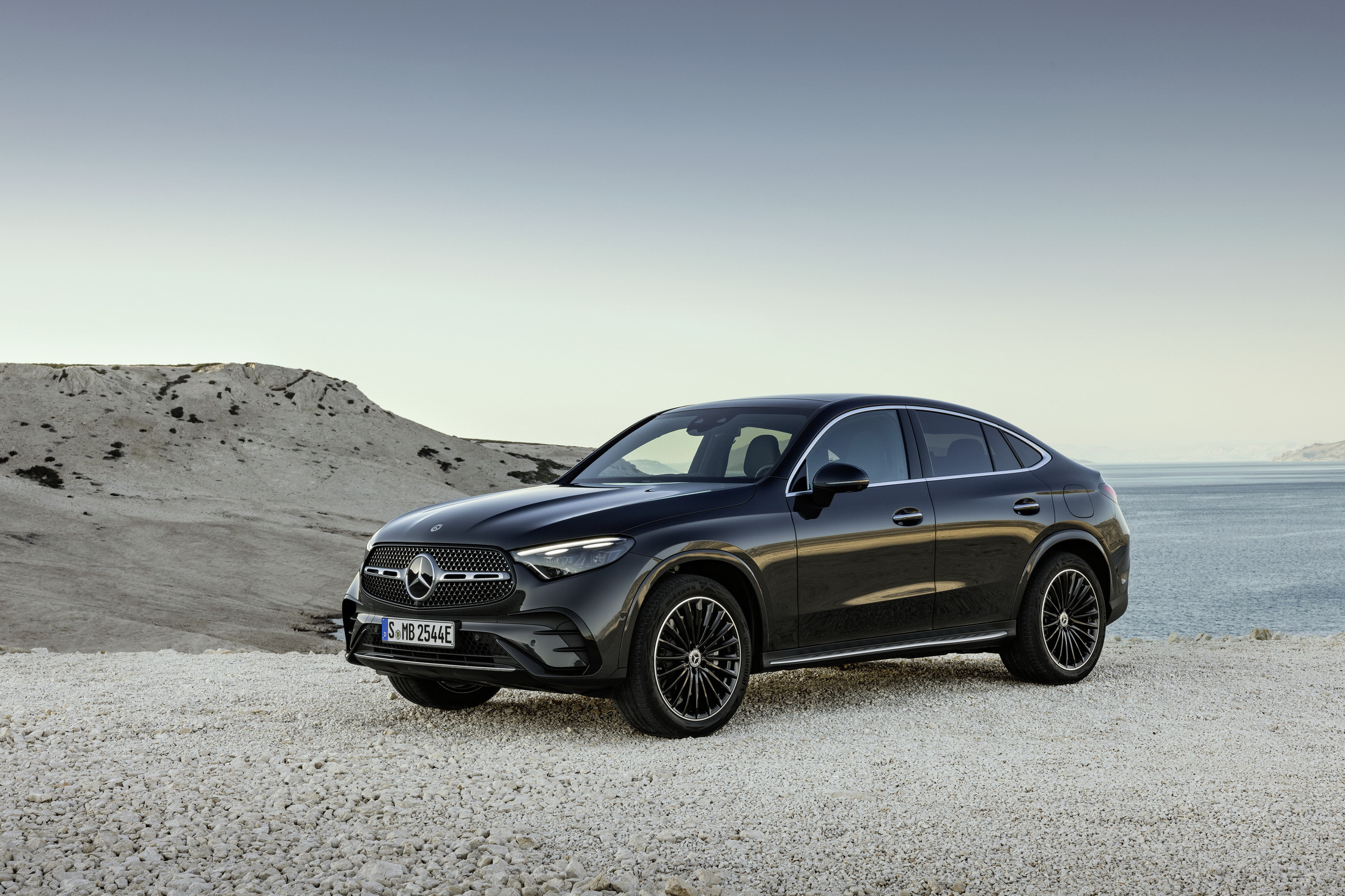2024-Mercedes-Benz-GLC-Coupe-23