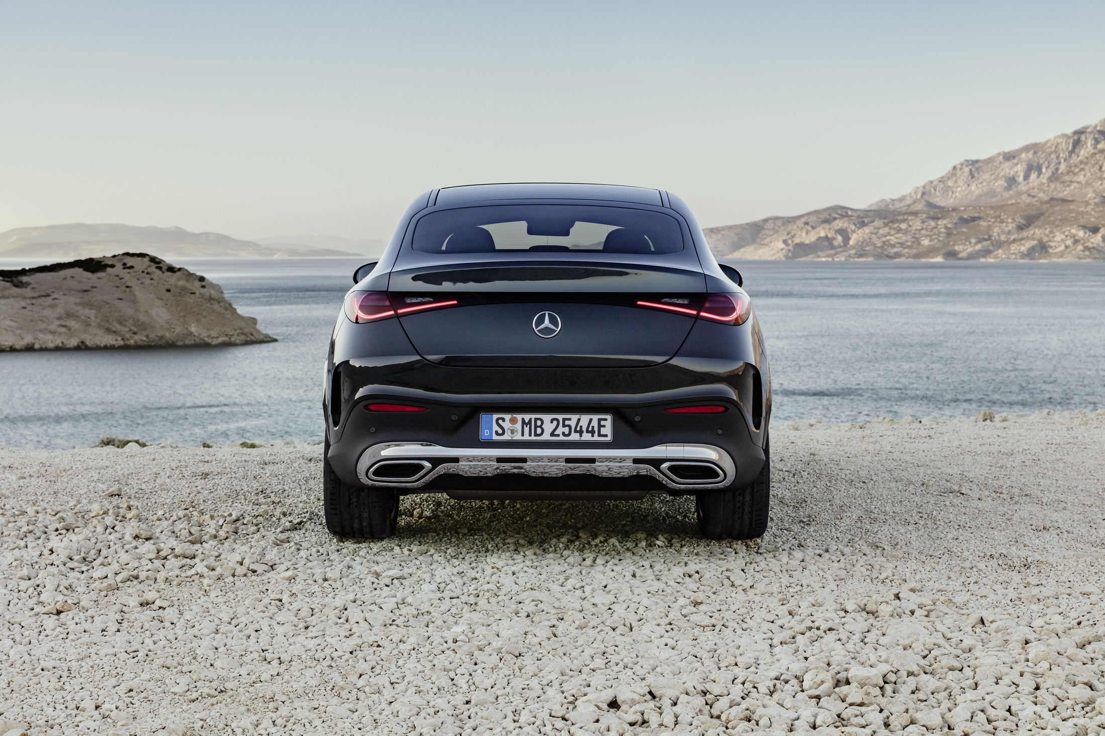 2024-Mercedes-Benz-GLC-Coupe-27