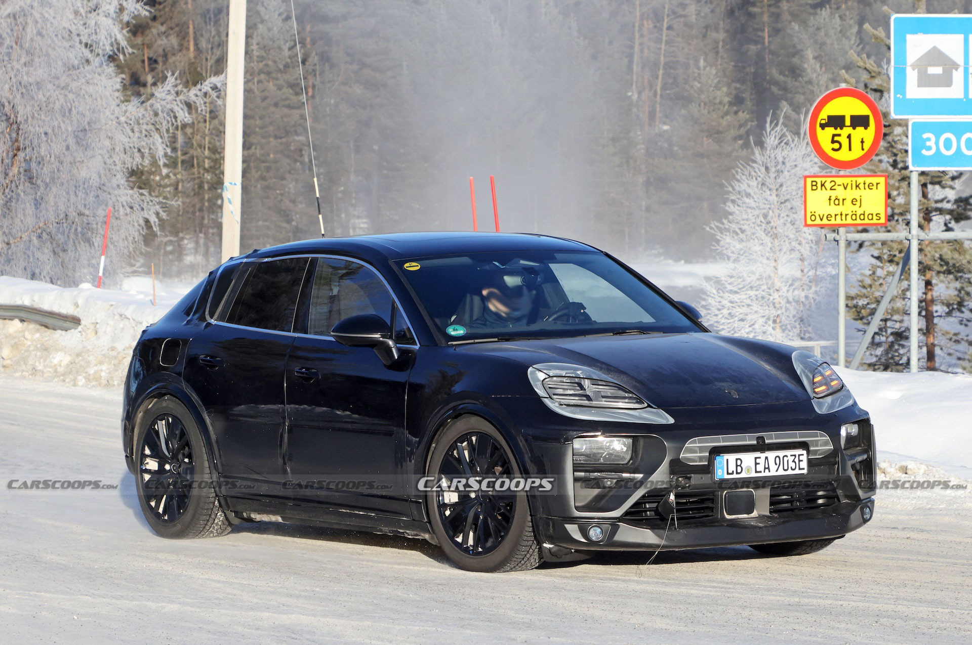 Porsche Macan EV scoop 00011