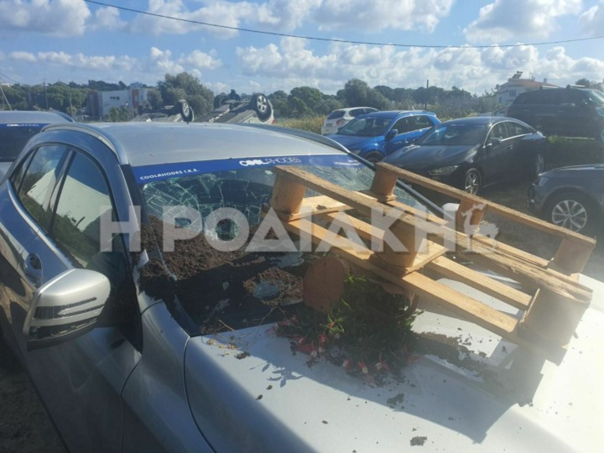 Angry Taxi Drivers Turn Over And Break Uber Cars - Rodiaki (1)