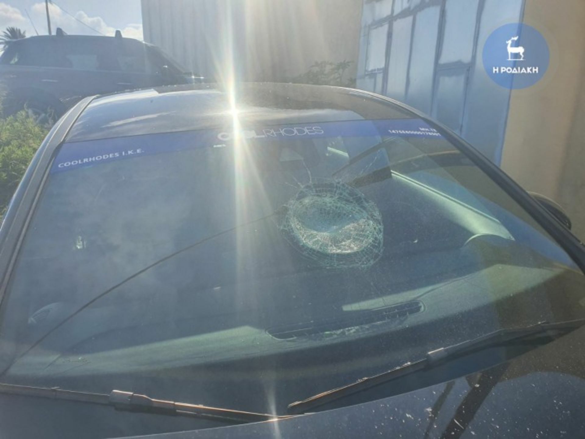 Angry Taxi Drivers Turn Over And Break Uber Cars - Rodiaki (5)