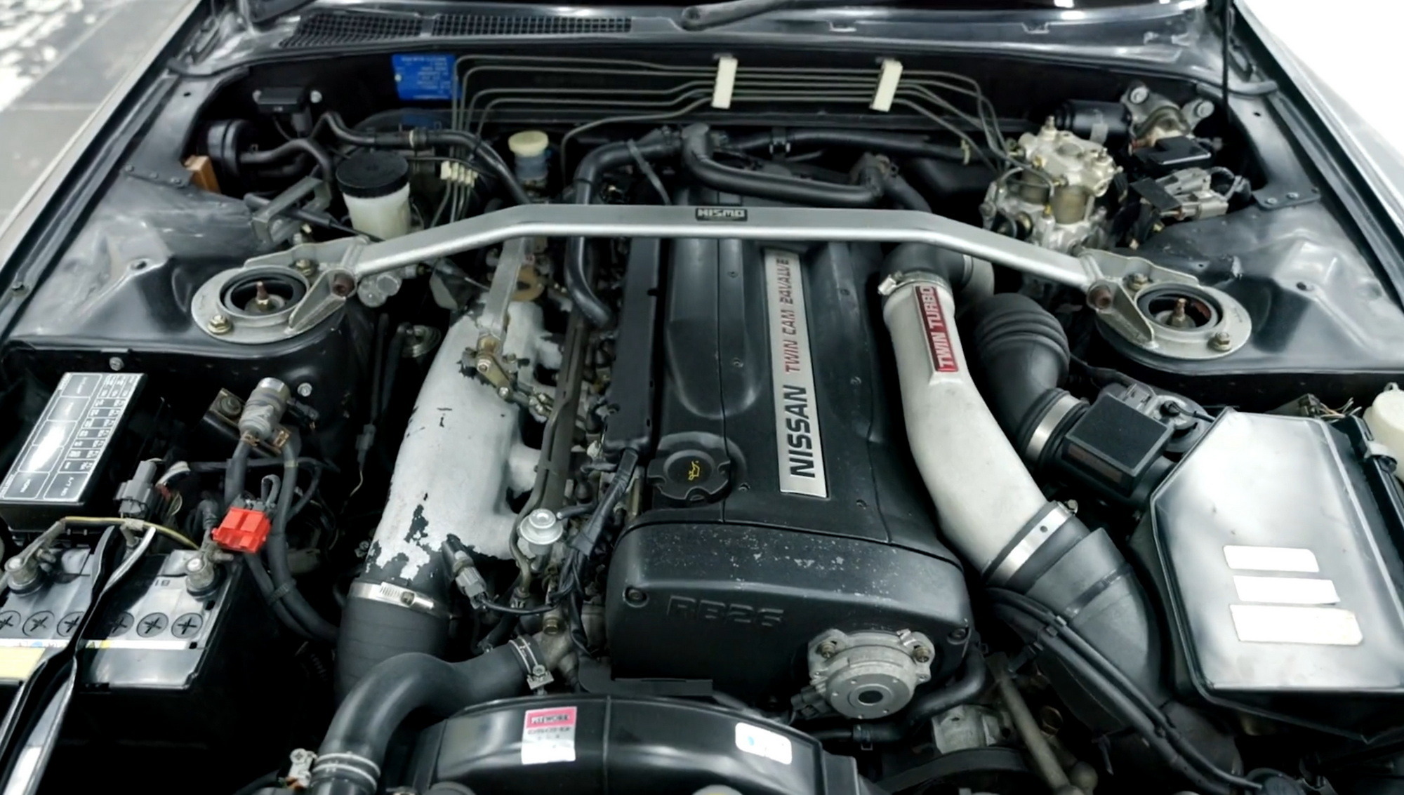 TW 1990 Nissan Skyline GT-R 4
