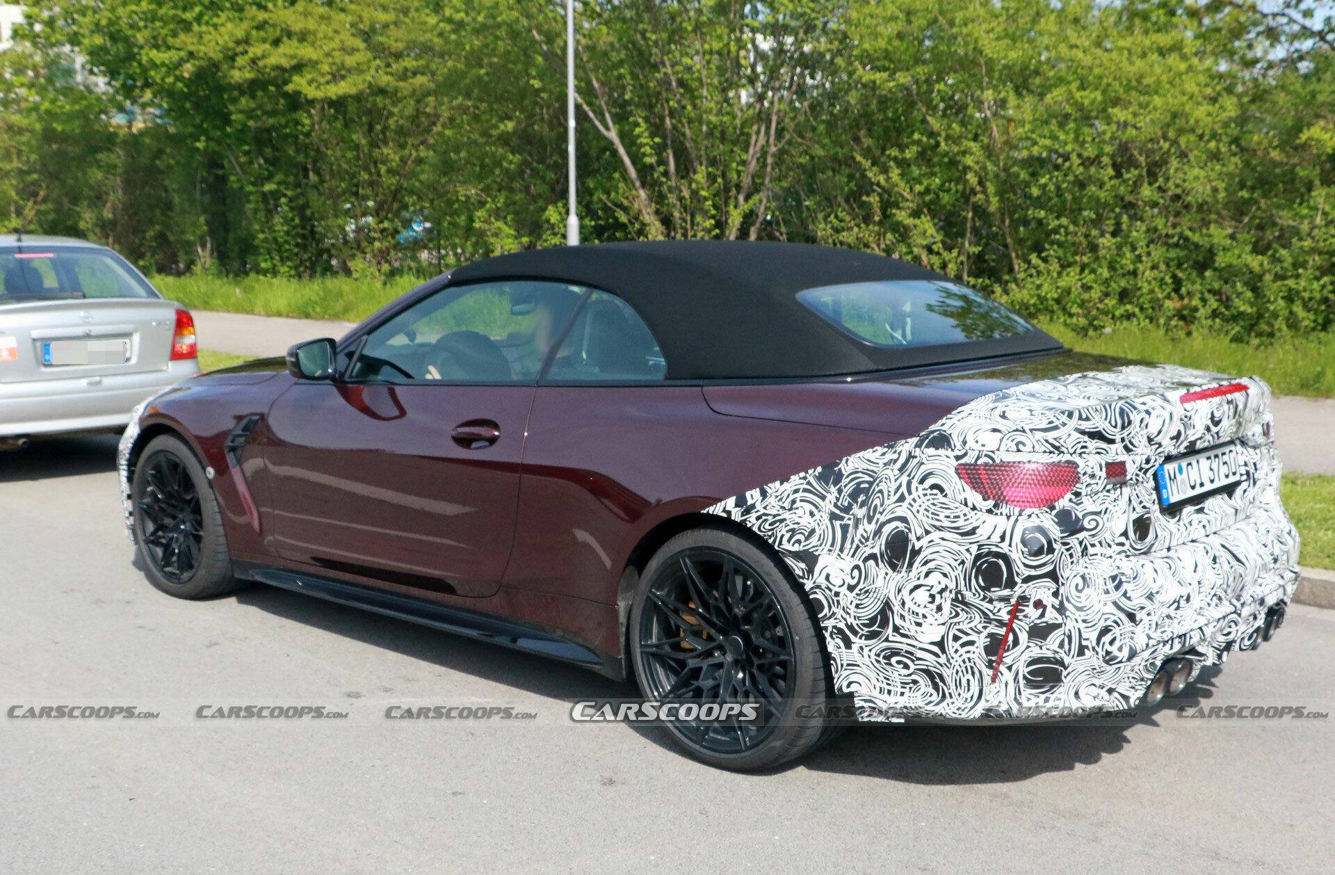 2025-BMW-M4-Cabrio-10