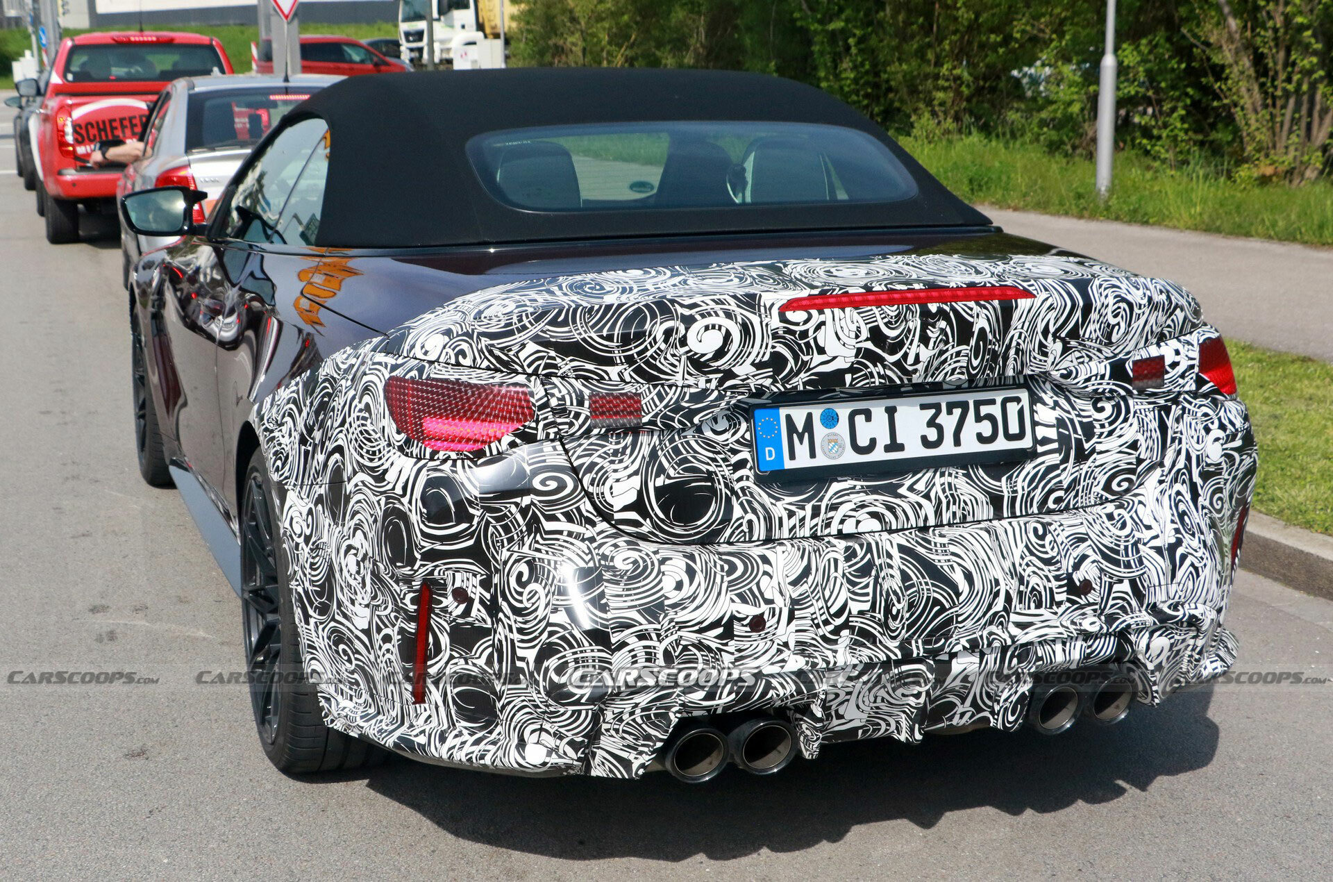 2025-BMW-M4-Cabrio-12