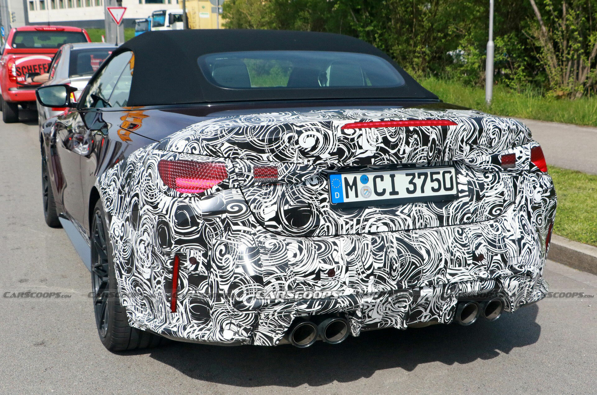 2025-BMW-M4-Cabrio-13