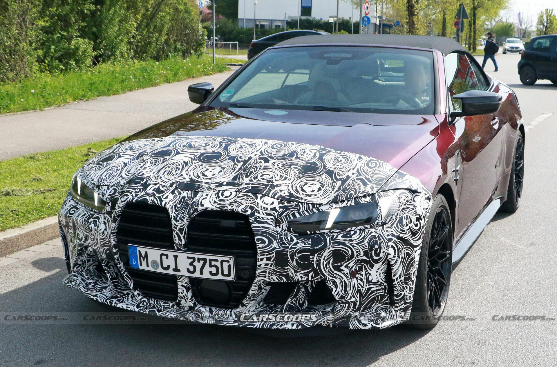 2025-BMW-M4-Cabrio-4