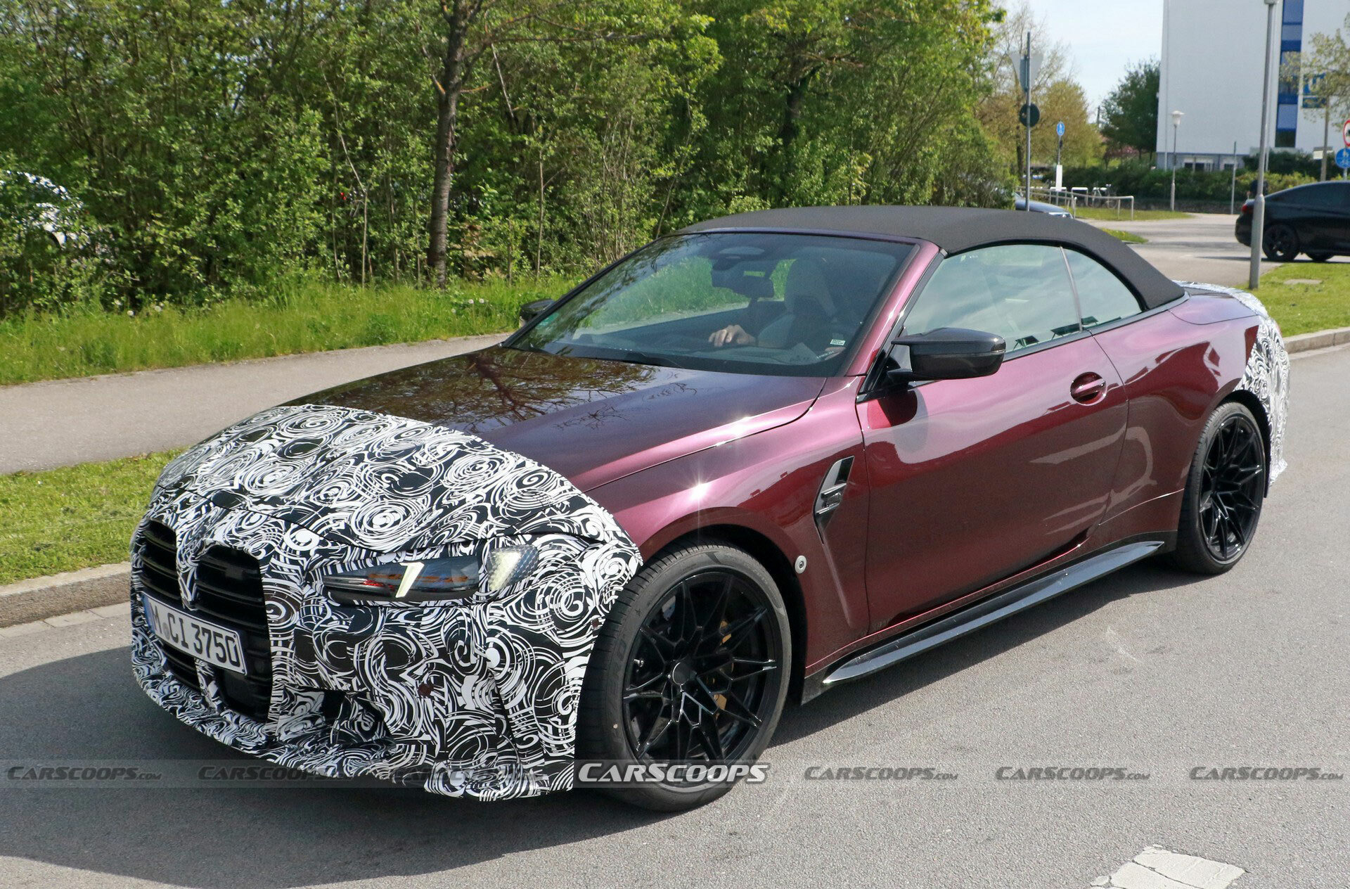 2025-BMW-M4-Cabrio-5