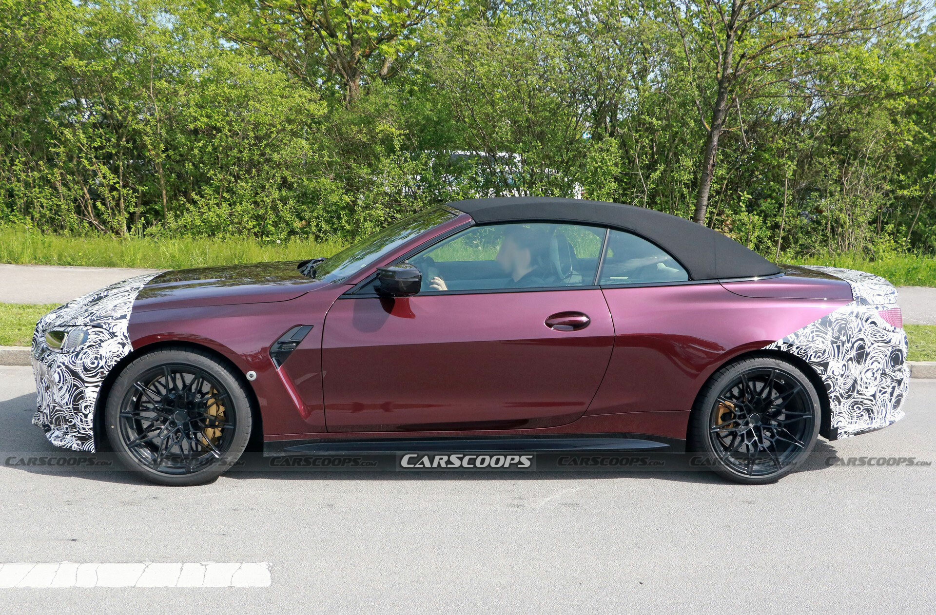 2025-BMW-M4-Cabrio-8