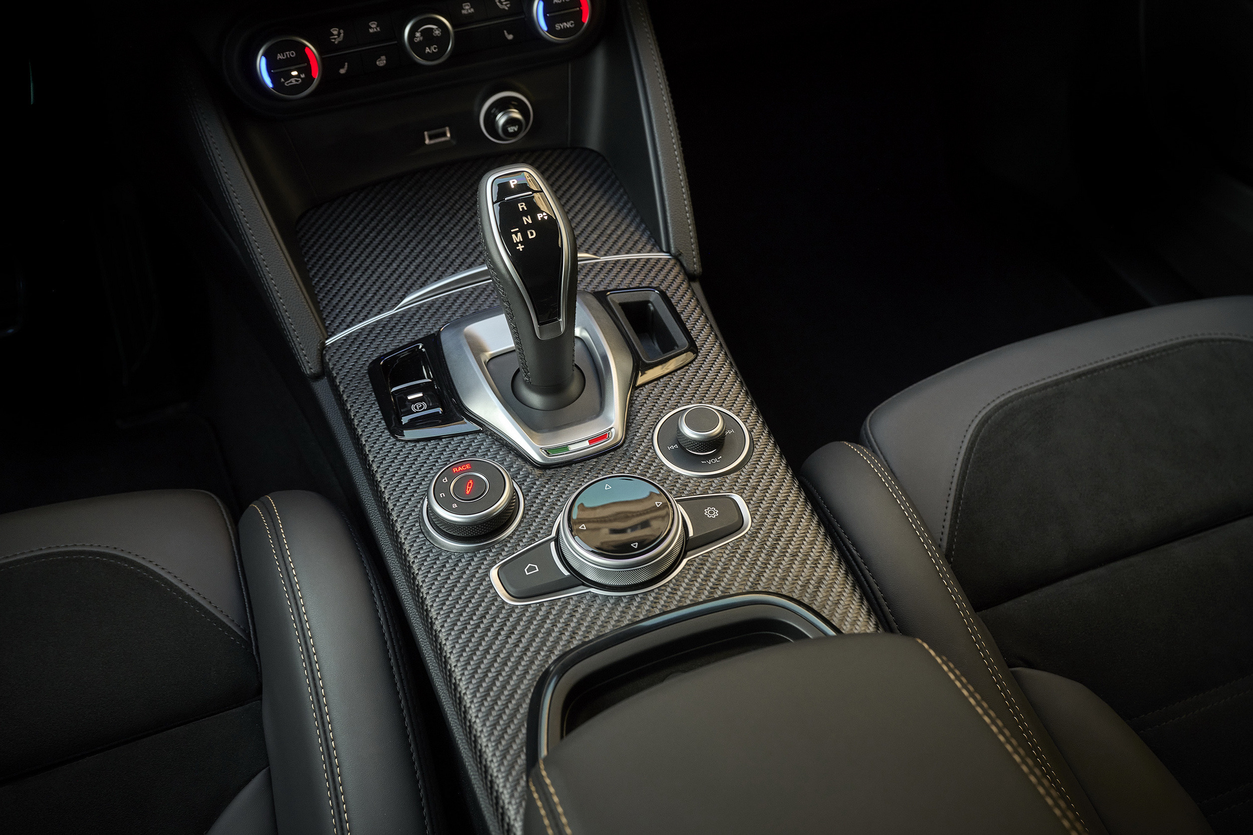 2024 Alfa Romeo Stelvio 8
