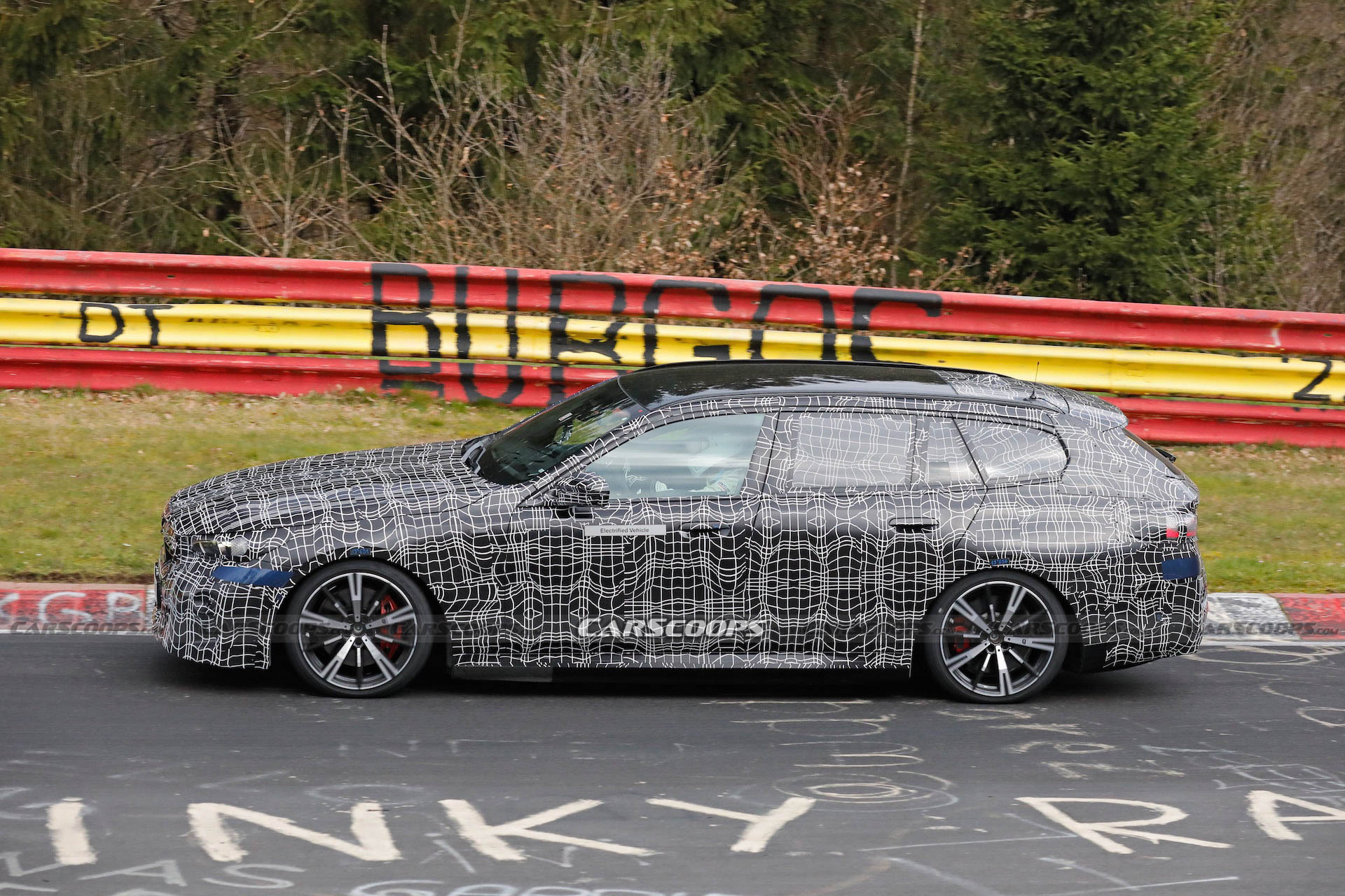BMw i5 Touring scoop 00005