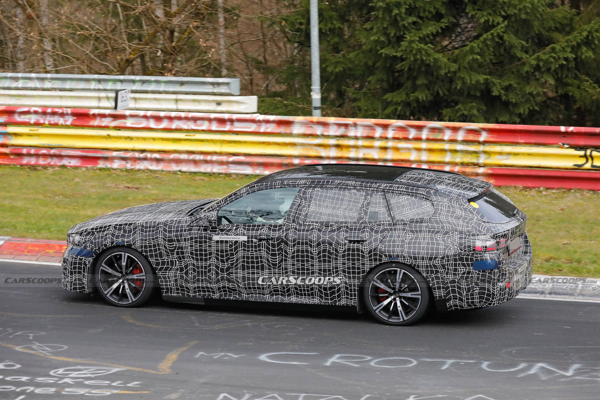 BMw i5 Touring scoop 00006