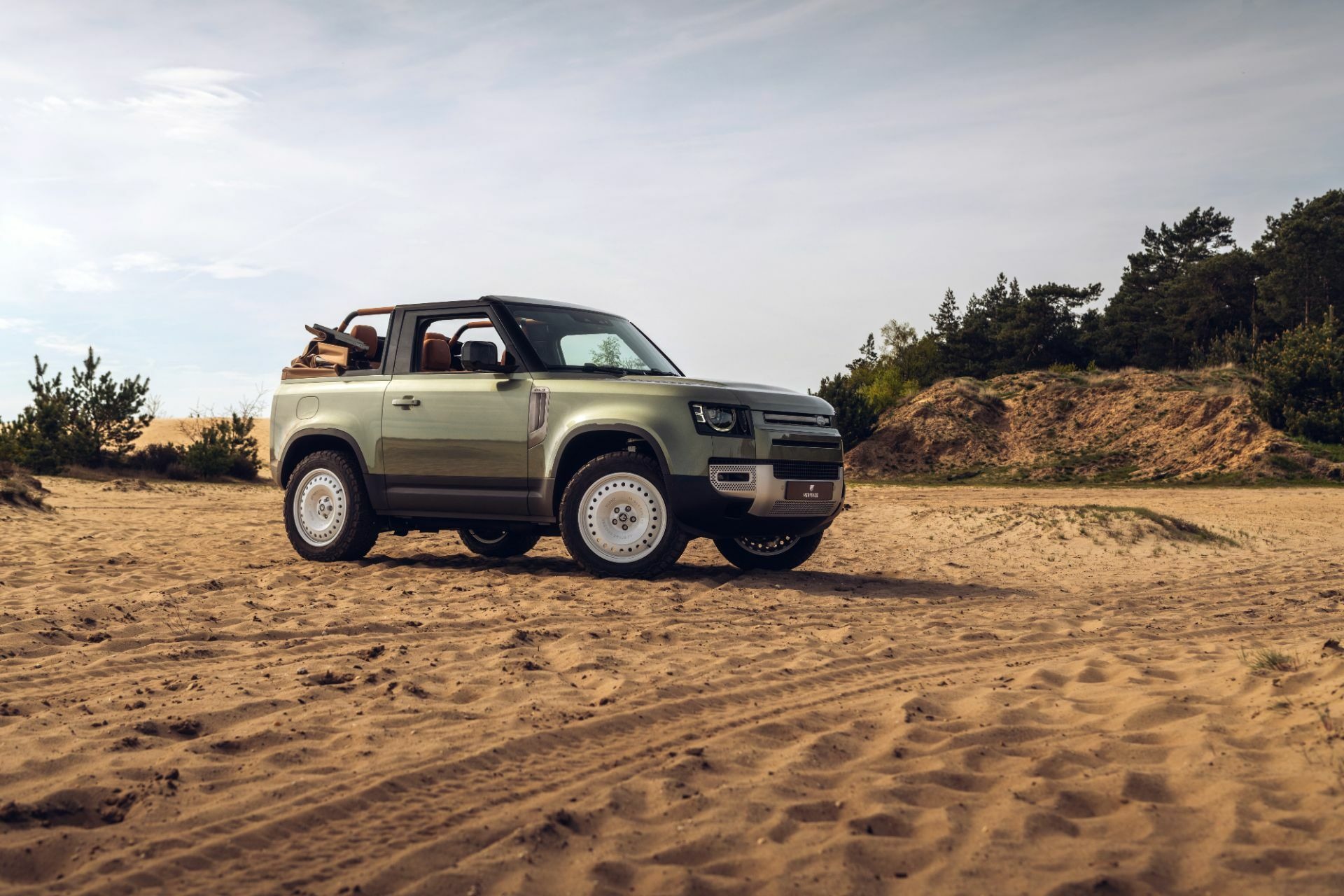 Land Rover Defender Valiance Convertible (37)