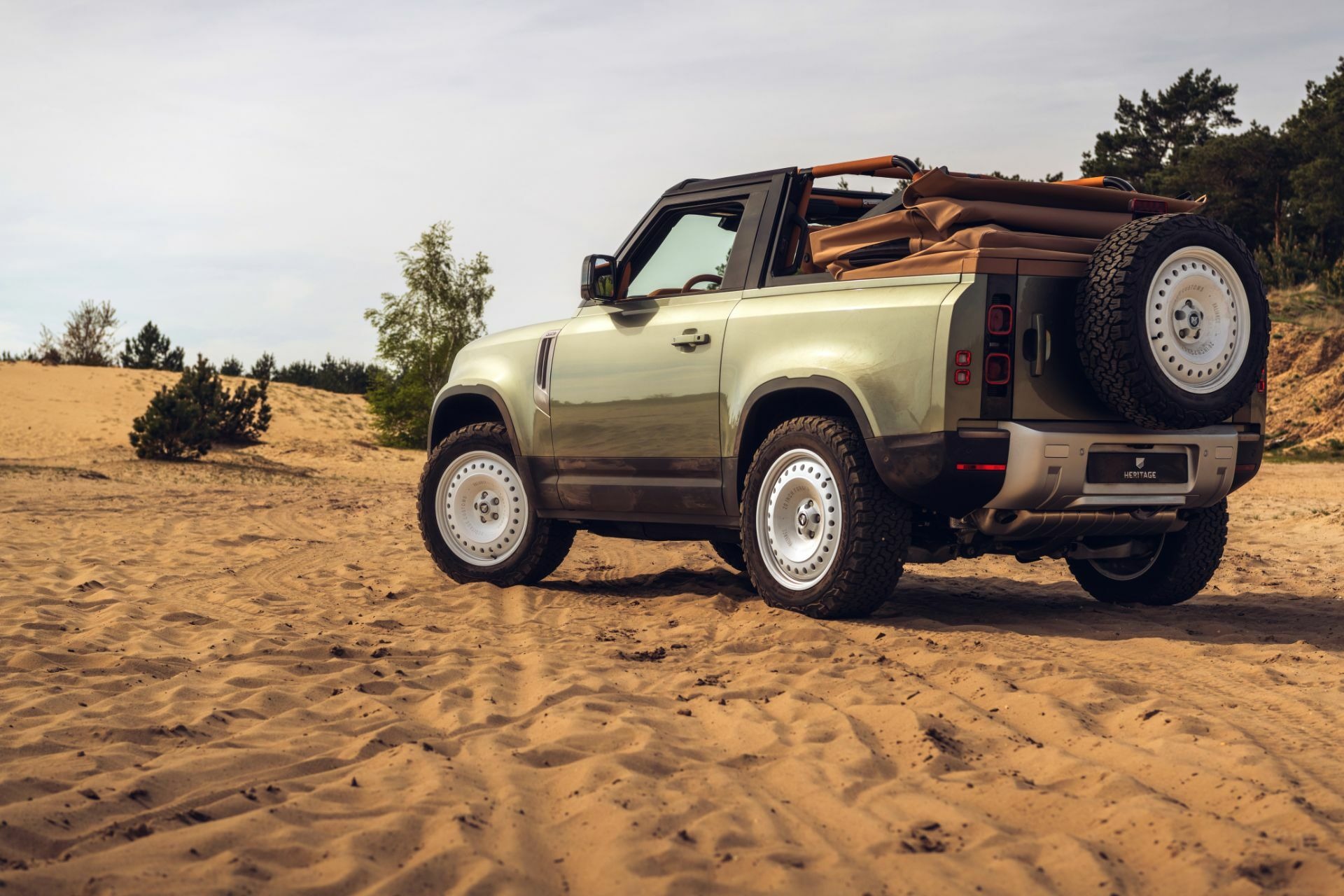 Land Rover Defender Valiance Convertible (38)