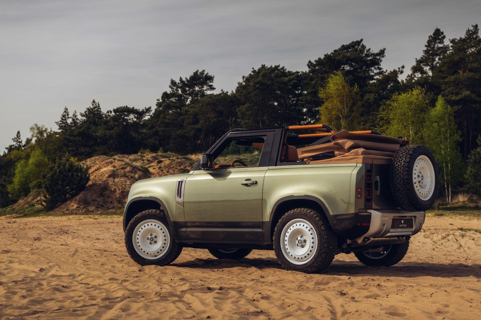 Land Rover Defender Valiance Convertible (39)