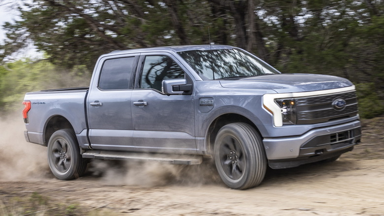 2022 Ford F-150 Lightning 2