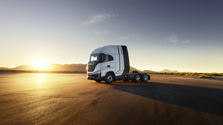 2024 Nikola Tre FCEV 2