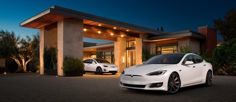 Tesla-Showroom-Discounts-5.jpg