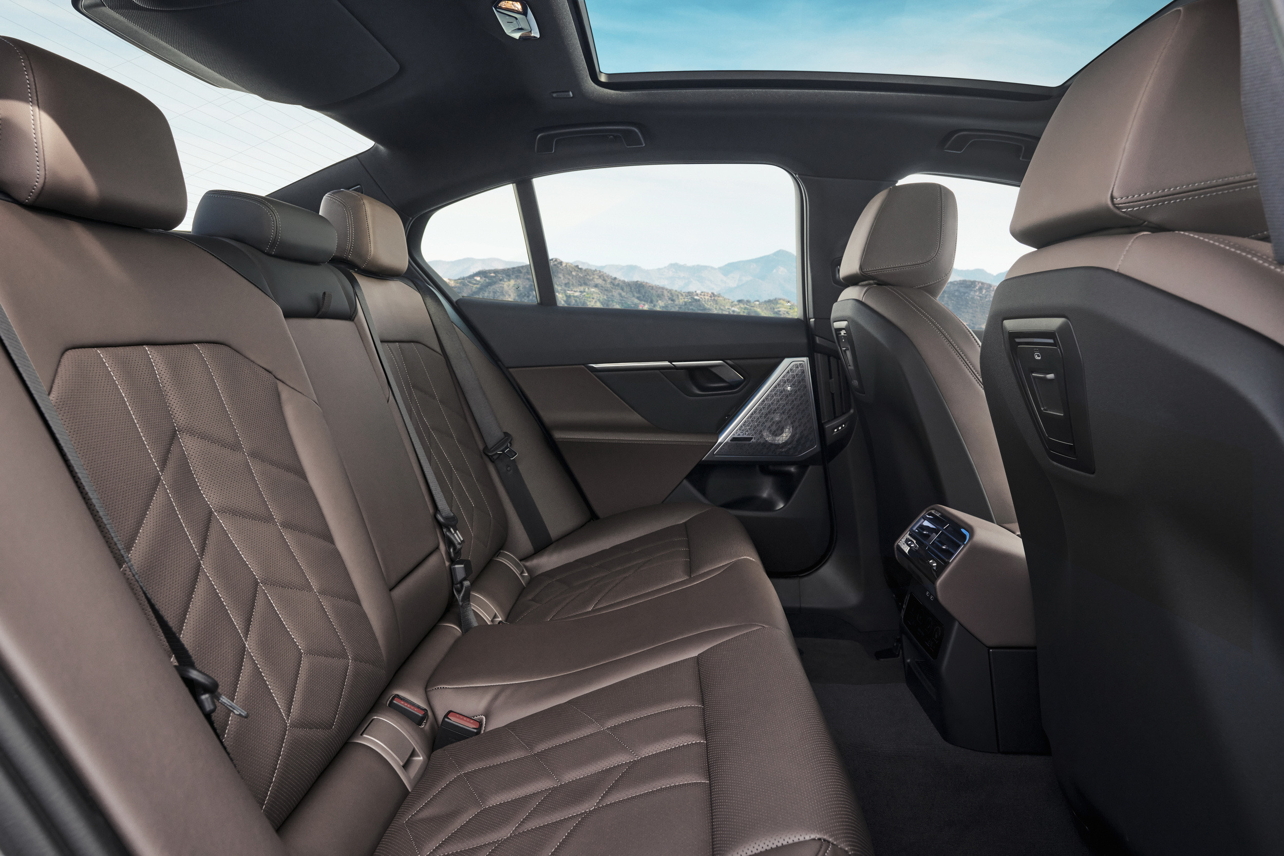 2024 BMW i5 5-Series 42