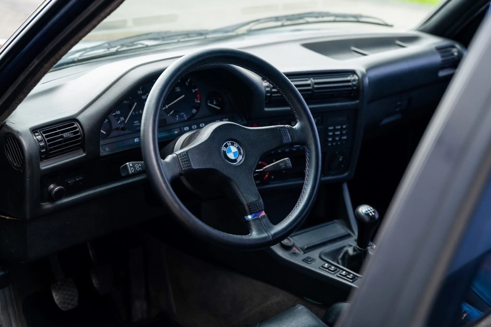 1990 BMW 320i M52B28 E30 Touring 25