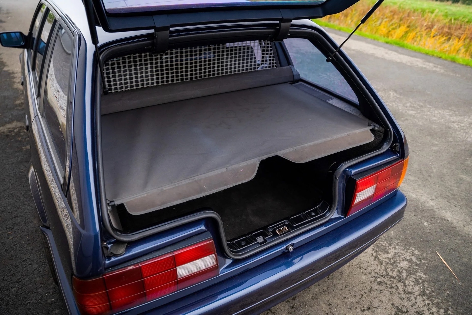 1990 BMW 320i M52B28 E30 Touring 40