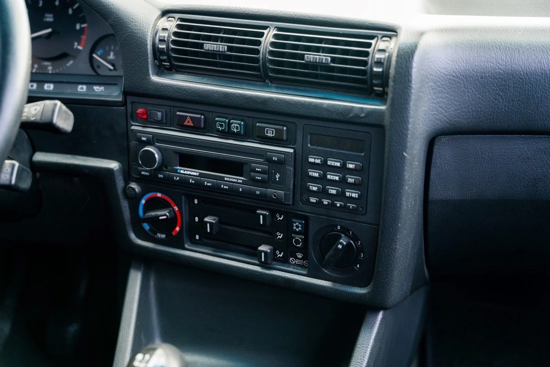 1990 BMW 320i M52B28 E30 Touring 43
