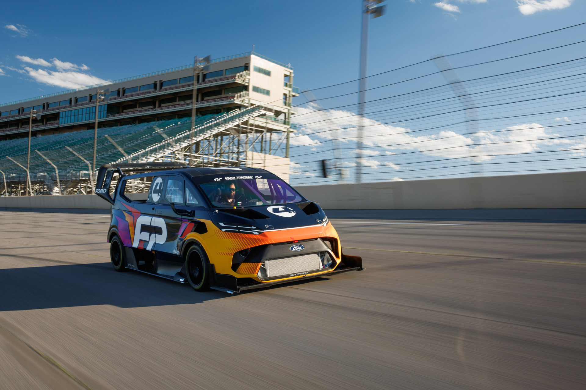 Ford Transit SuperVan 00015