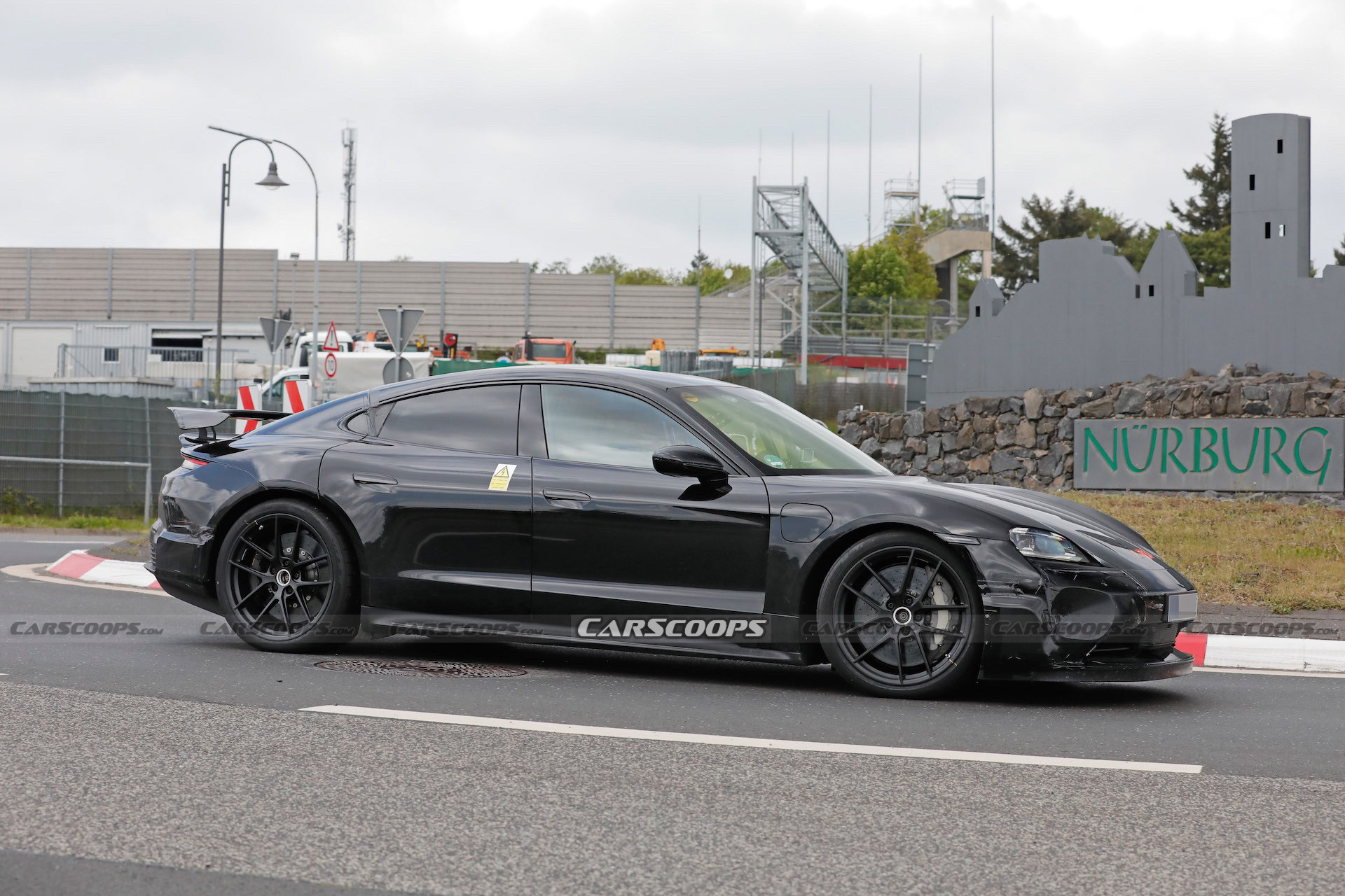 Porsche Taycan scoop 00003