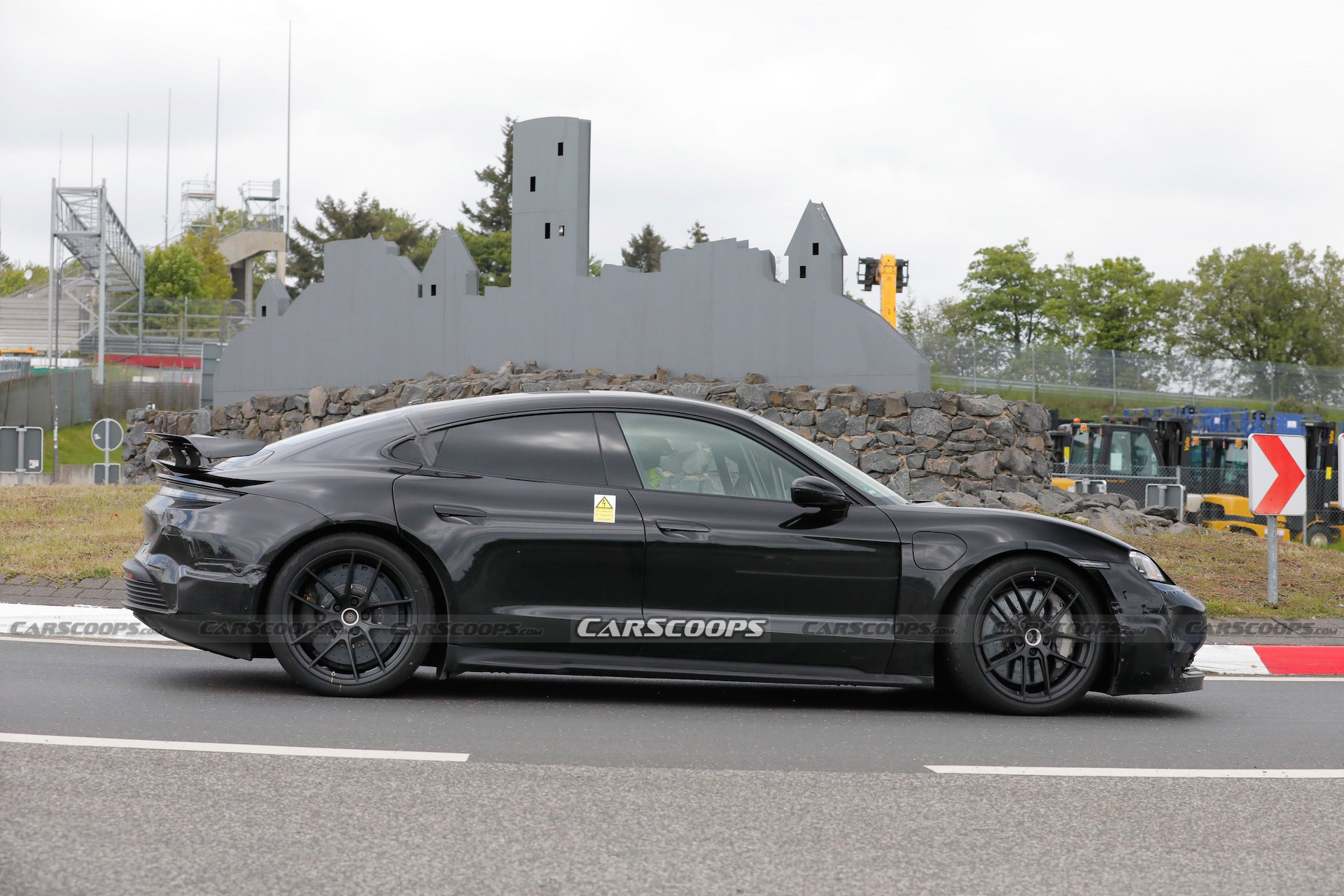 Porsche Taycan scoop 00004