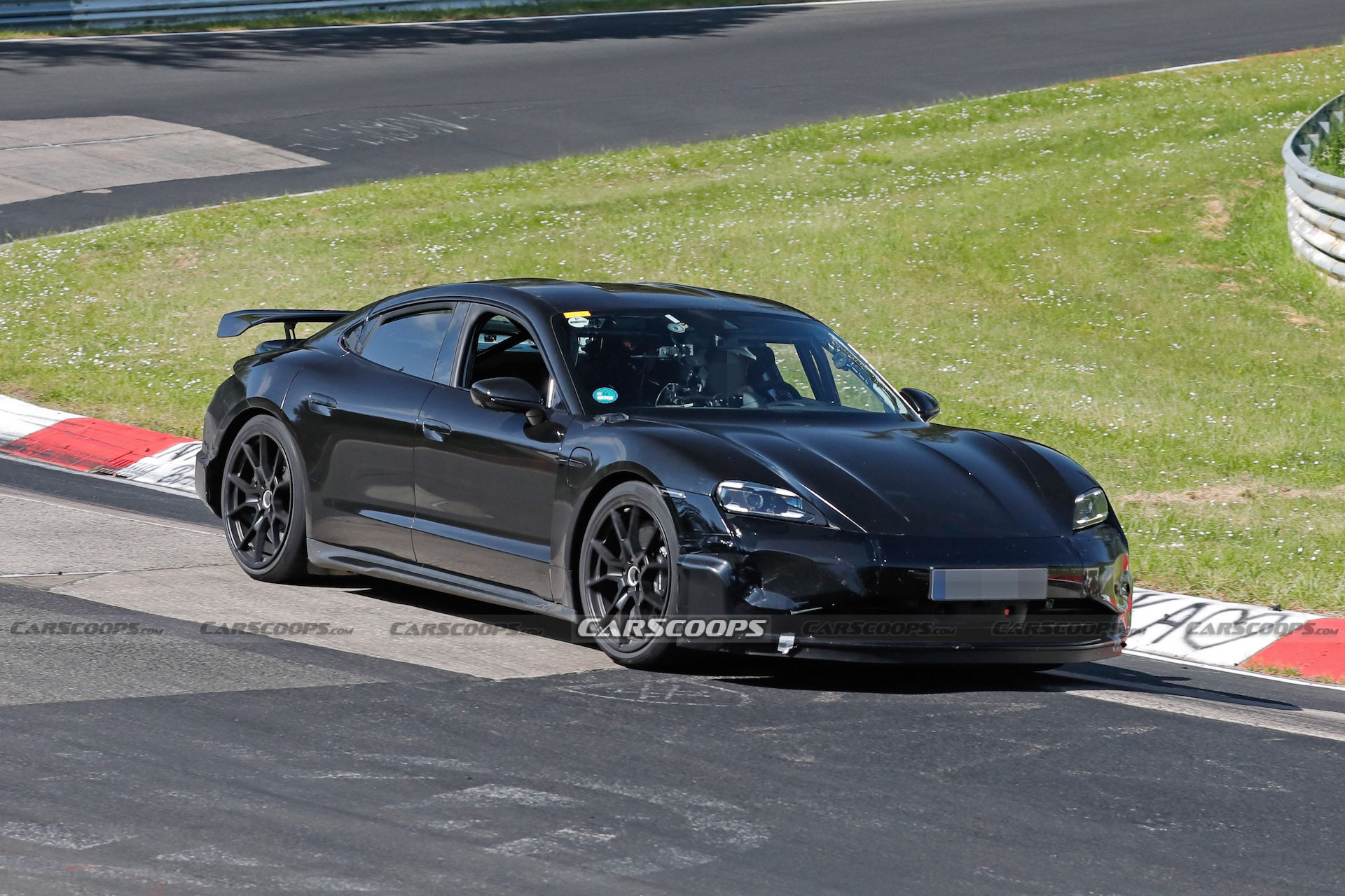 Porsche Taycan scoop 00008