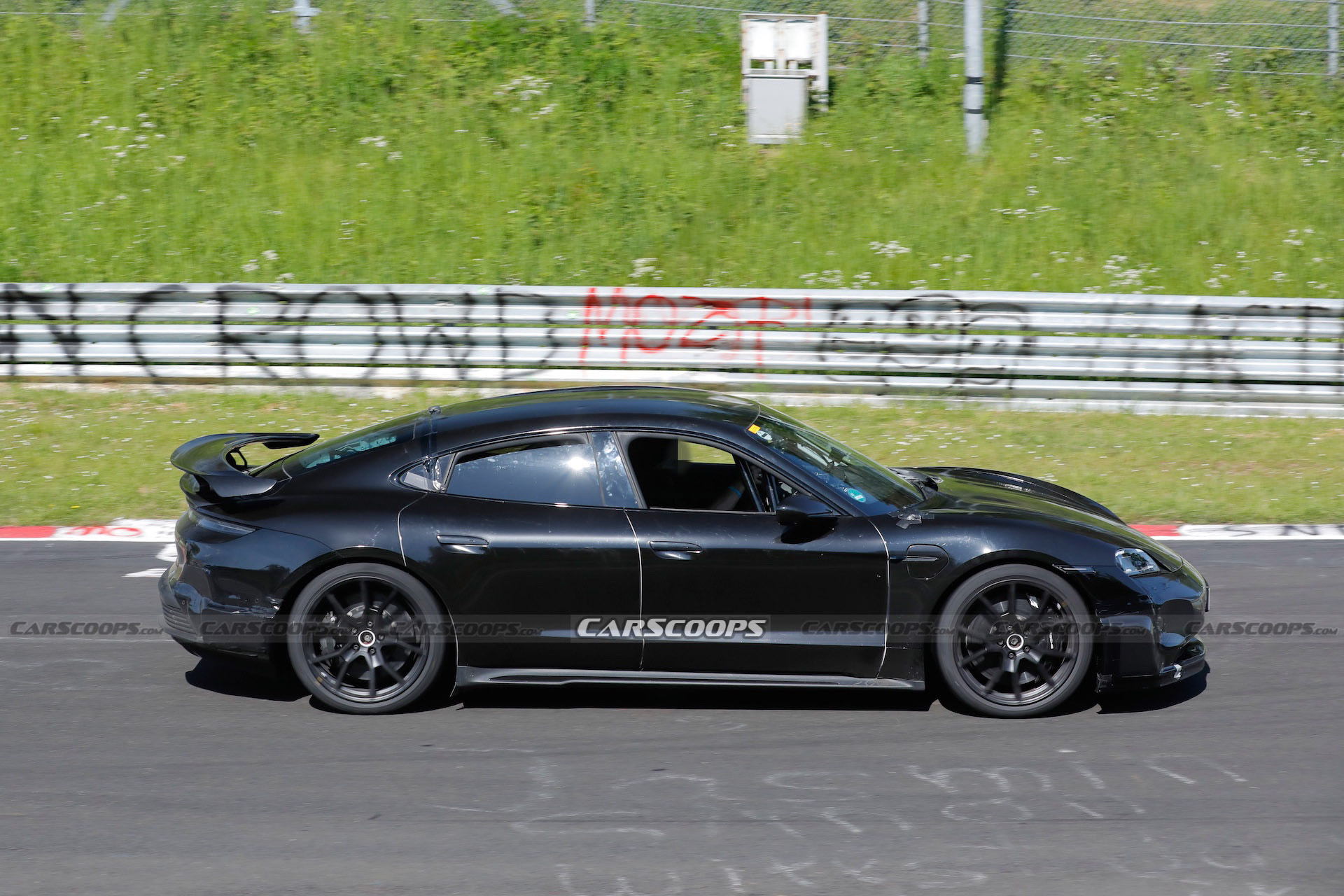 Porsche Taycan scoop 00010