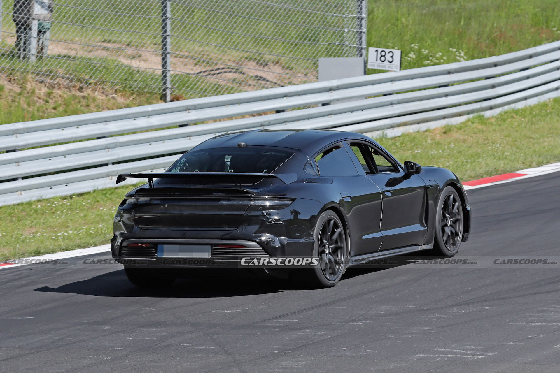 Porsche Taycan scoop 00012