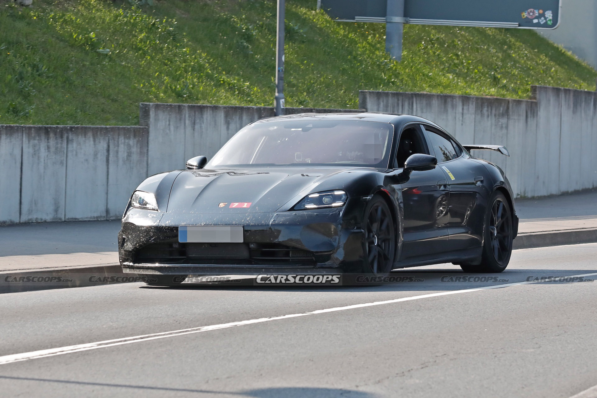 Porsche Taycan scoop 00013