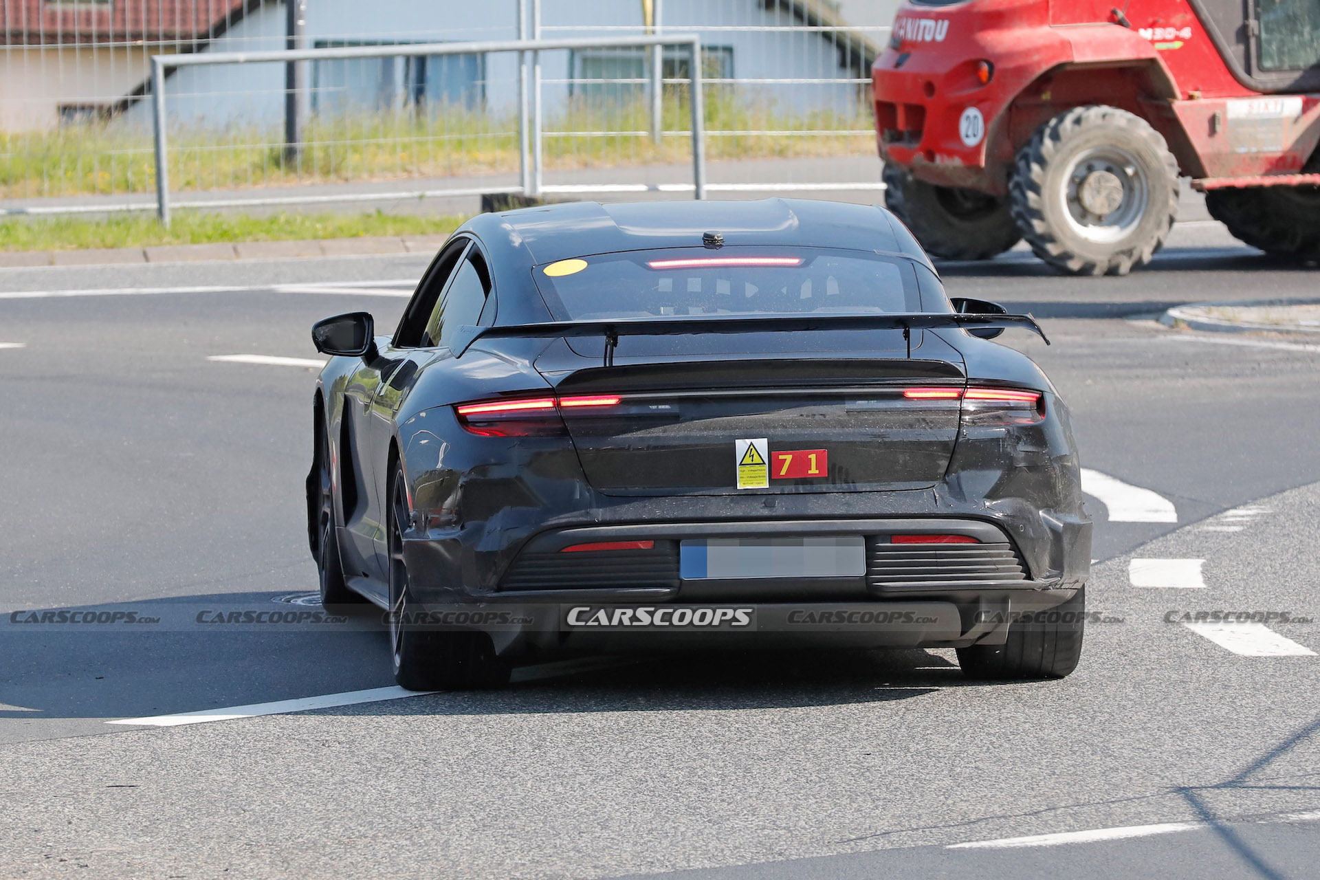 Porsche Taycan scoop 00017