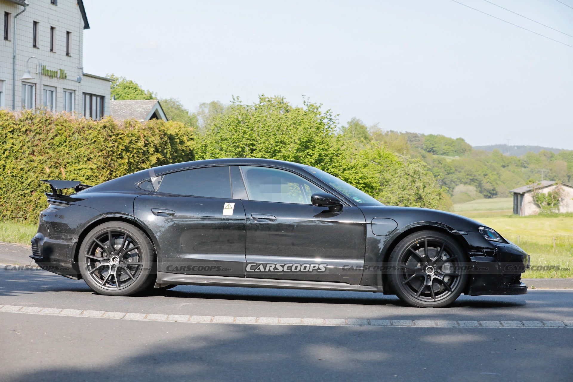 Porsche Taycan scoop 00018
