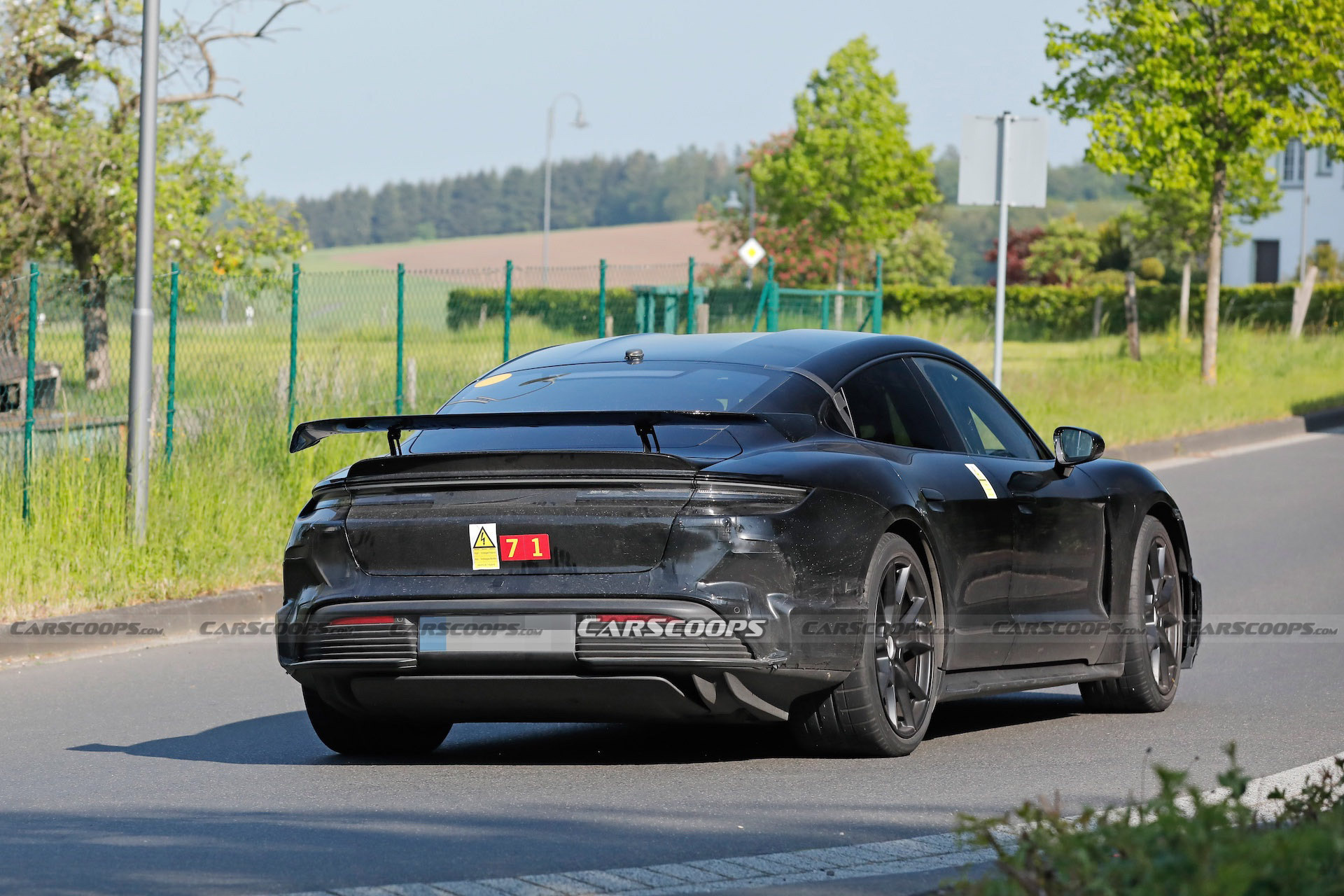 Porsche Taycan scoop 00019