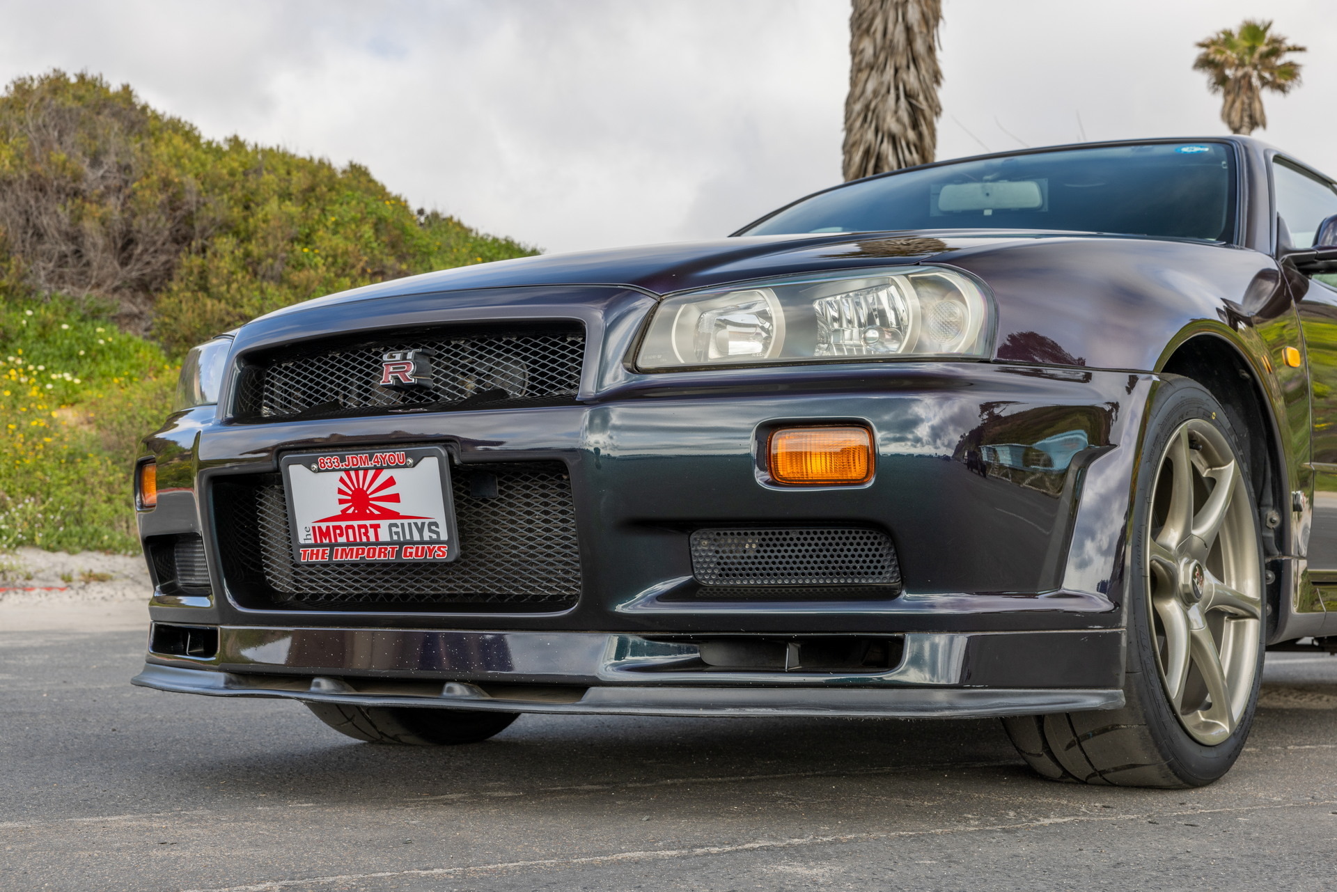 Super Rare R34 Nissan Skyline GT-R V-Spec In Midnight Purple Up