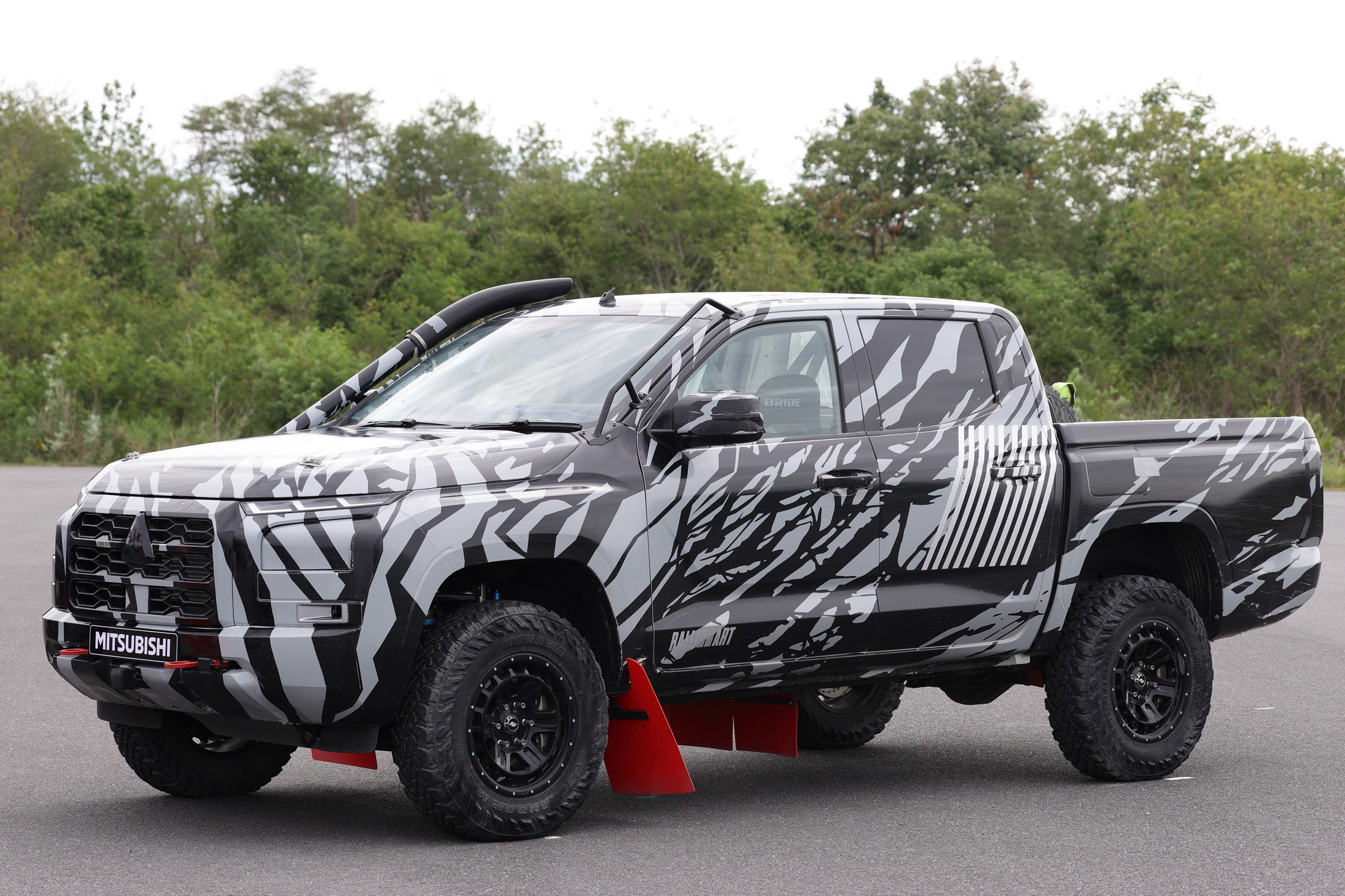 Mitsubishi Triton AXCR 2023 Preview (1)