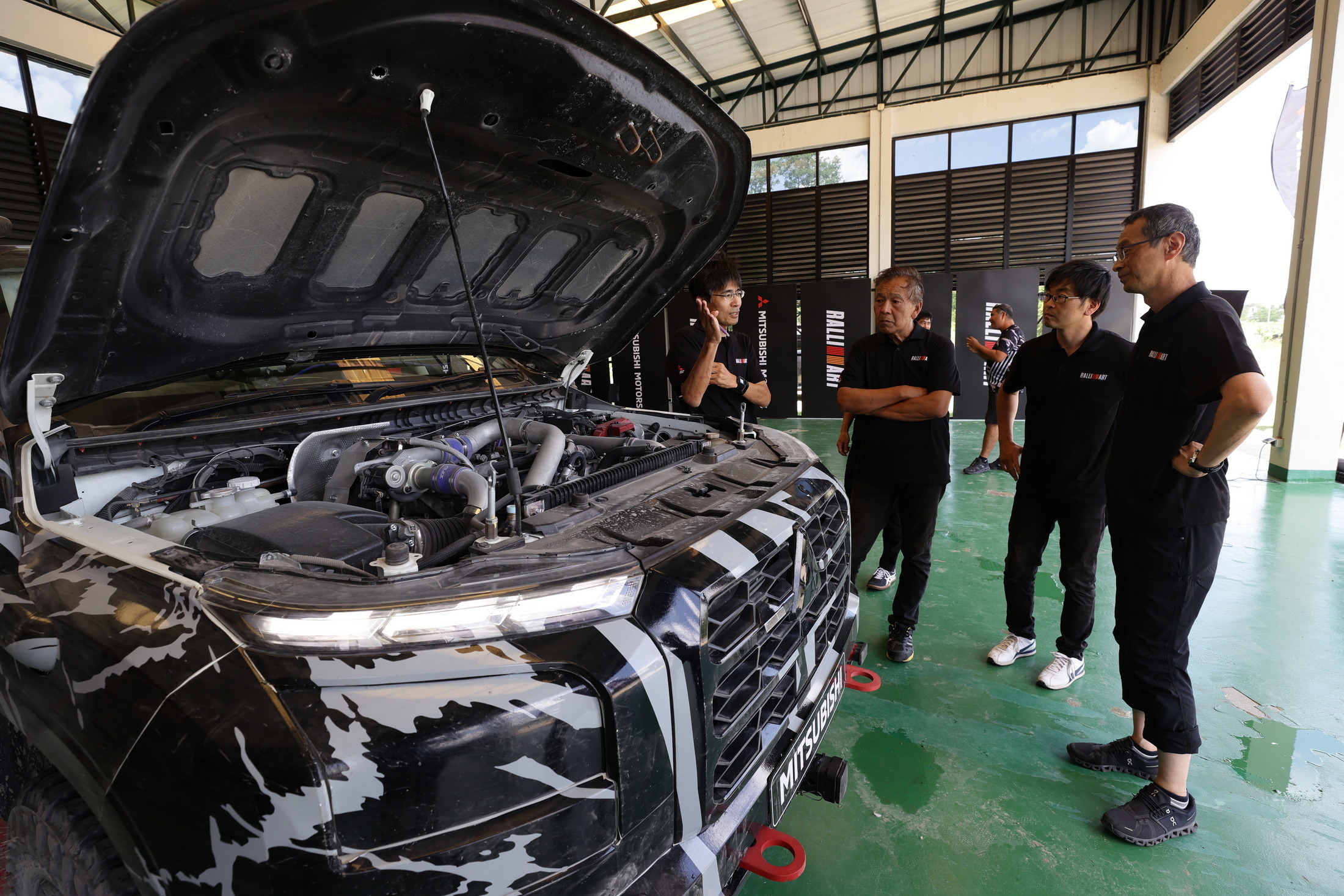 Mitsubishi Triton AXCR 2023 Preview (11)
