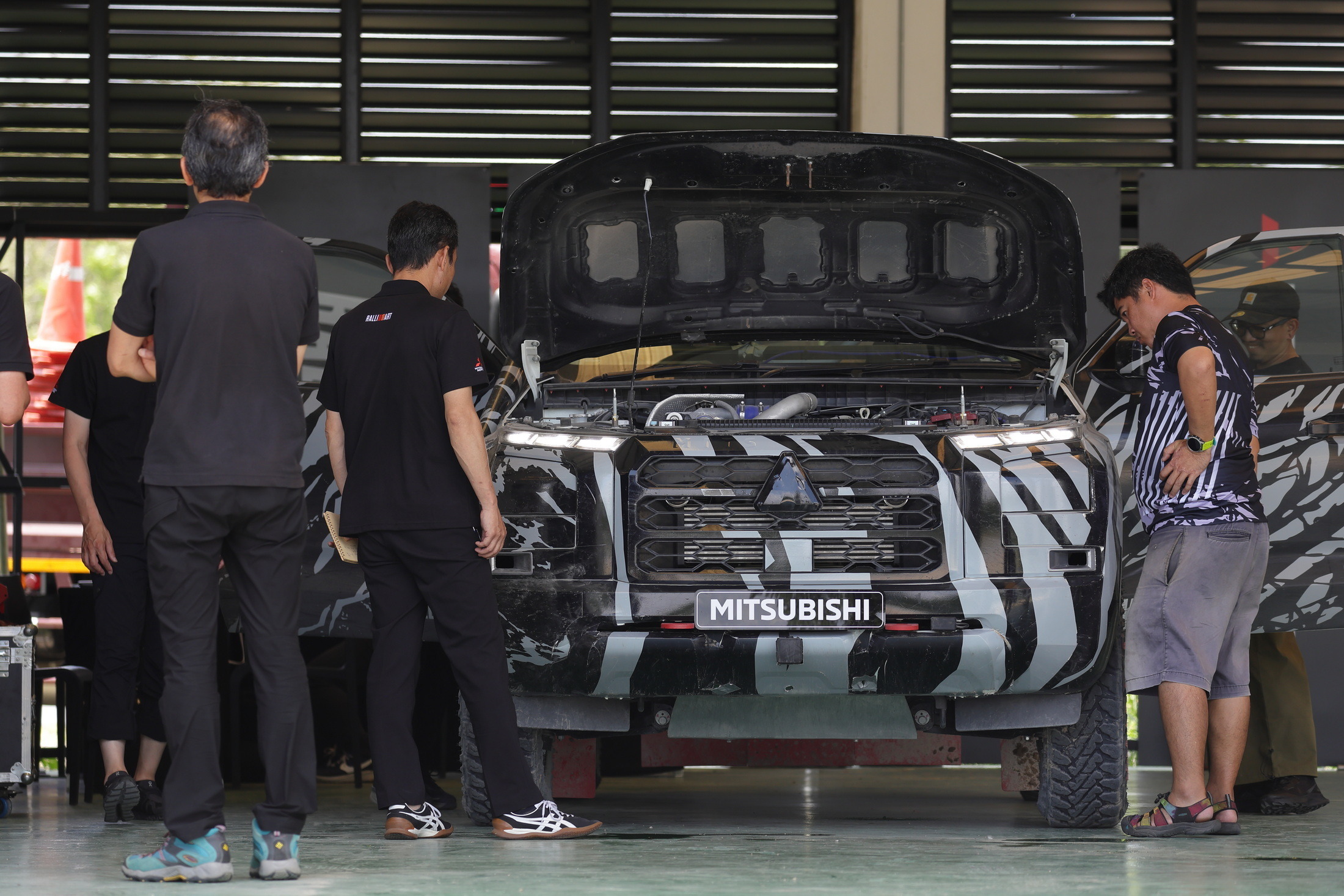 Mitsubishi Triton AXCR 2023 Preview (14)