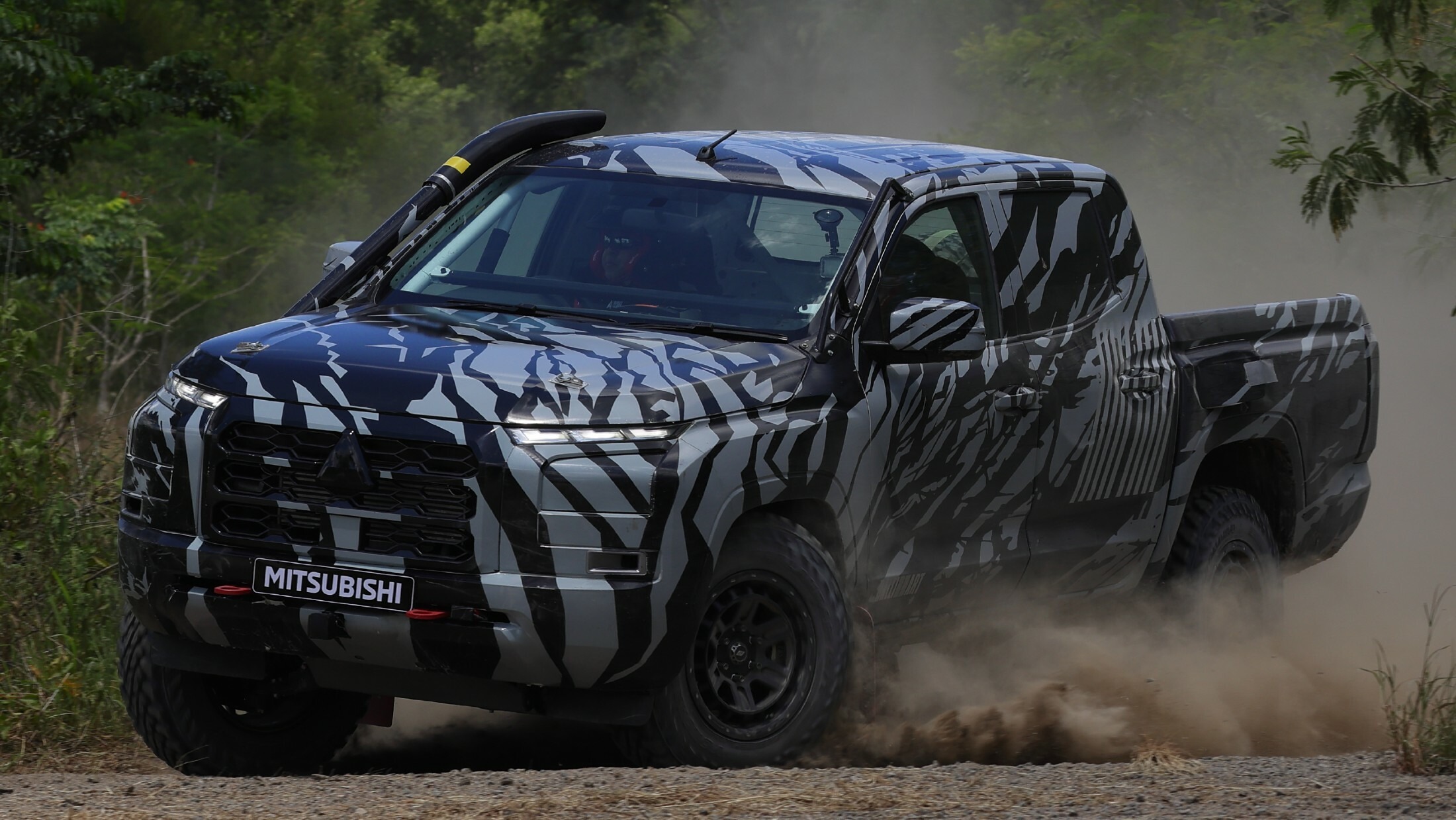 Mitsubishi Triton AXCR 2023 Preview (2)s