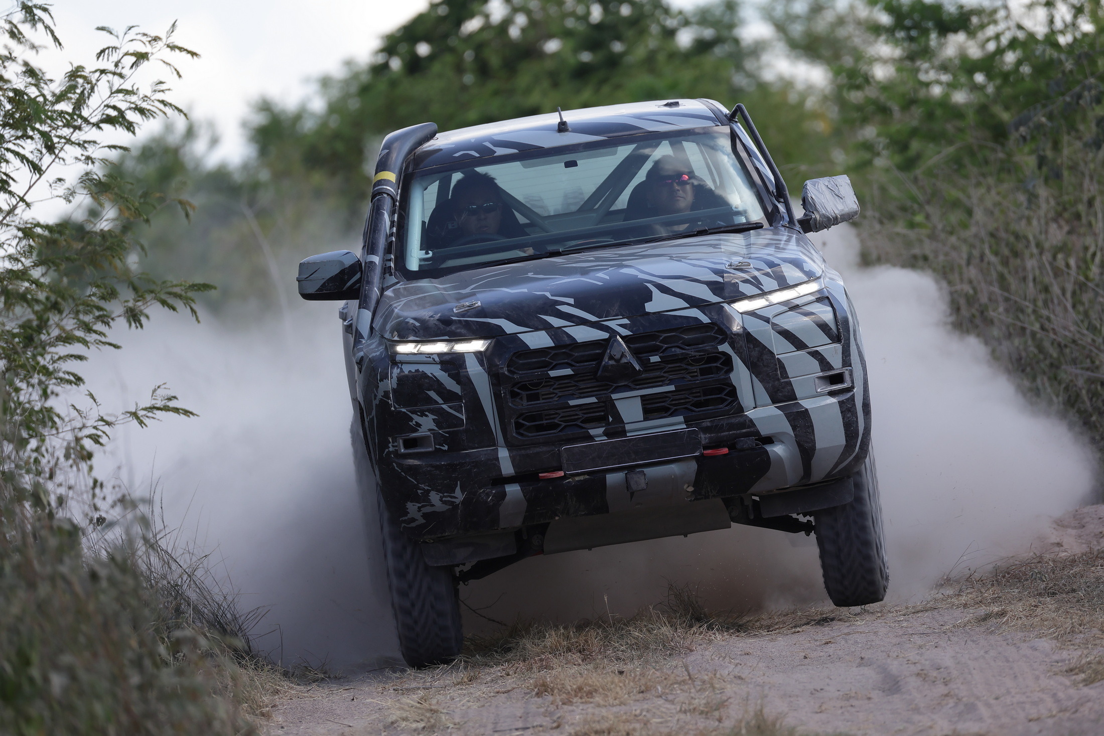 Mitsubishi Triton AXCR 2023 Preview (4)
