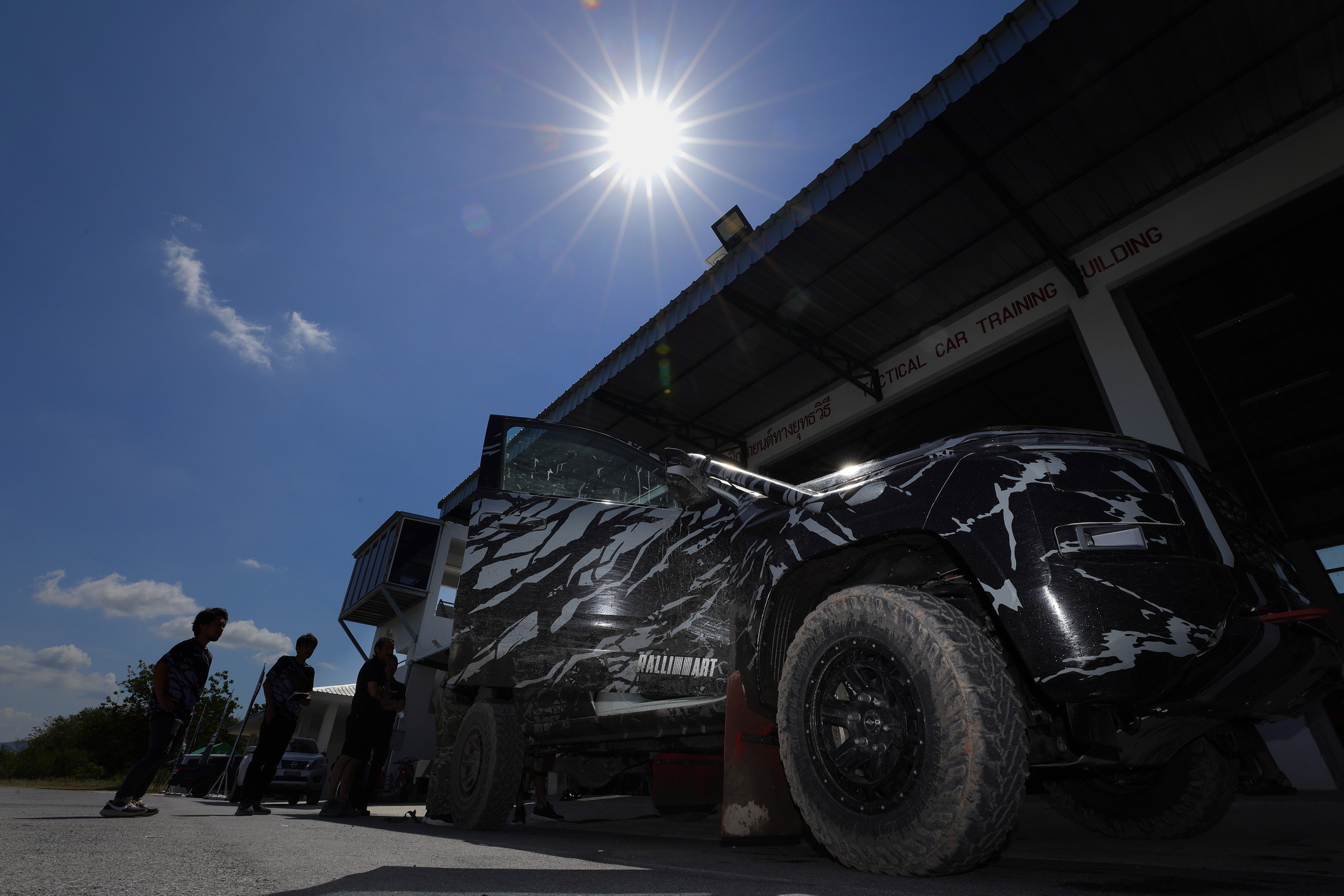 Mitsubishi Triton AXCR 2023 Preview (7)
