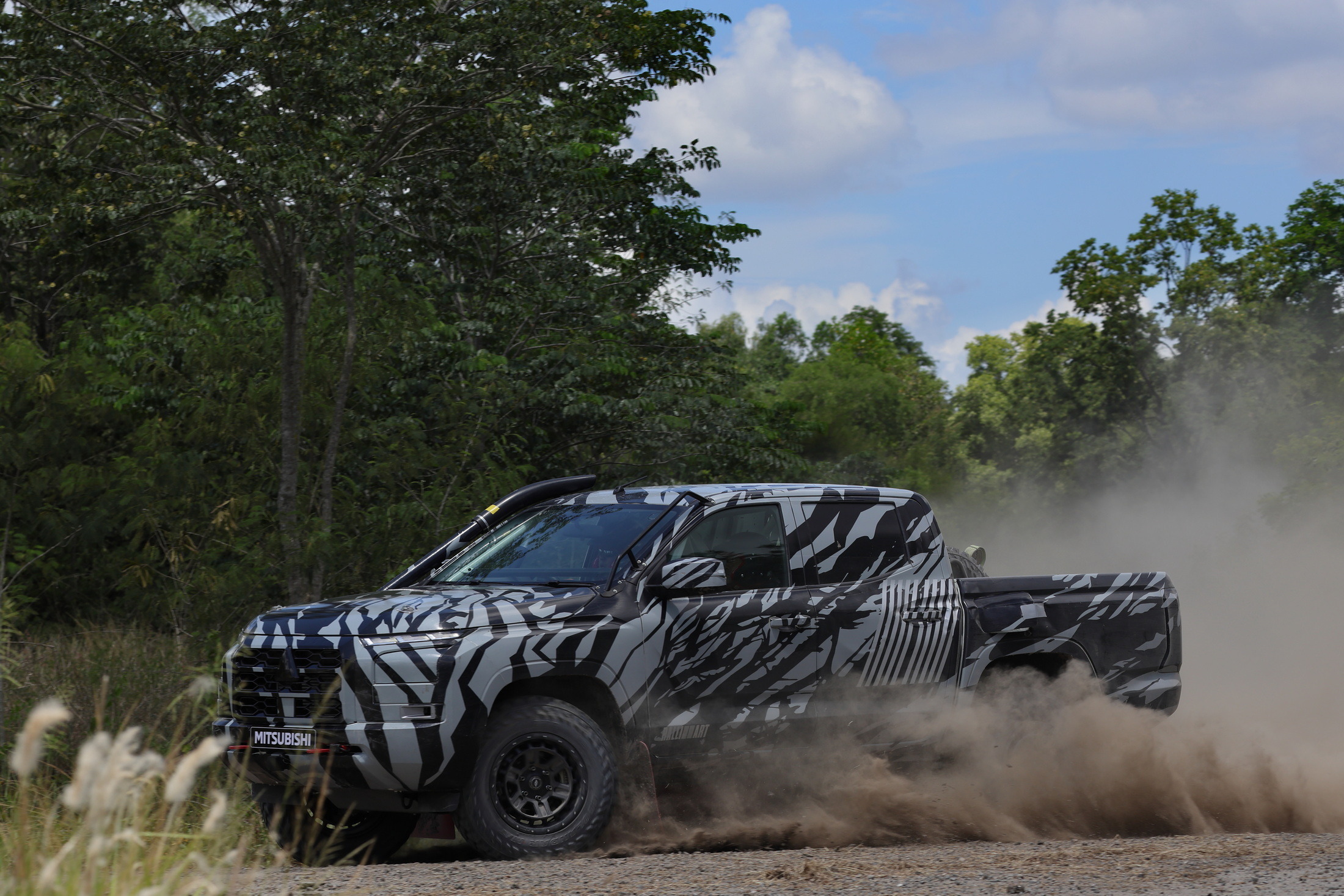 Mitsubishi Triton AXCR 2023 Preview (8)