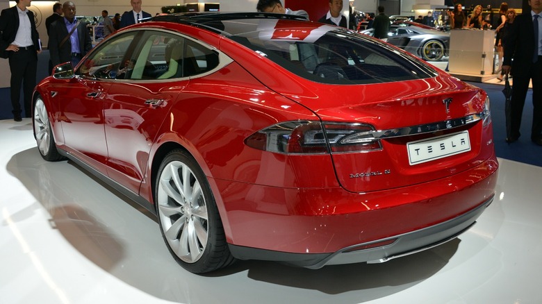2013 Tesla Model S (2)