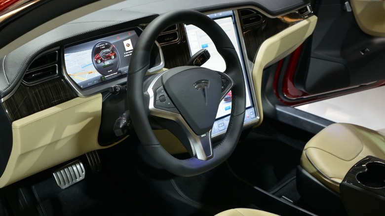 2013 Tesla Model S (3)