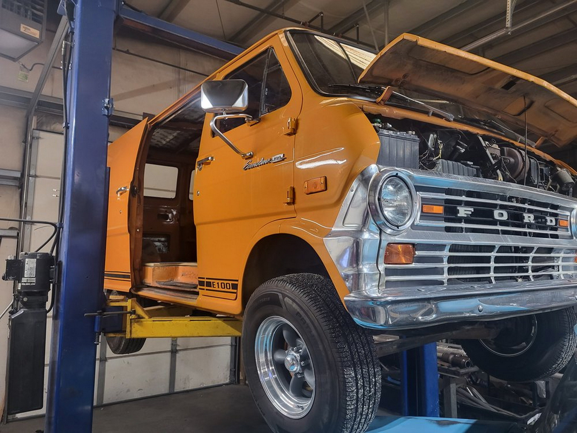 Tesla-swapped Ford E-100 Van (9)