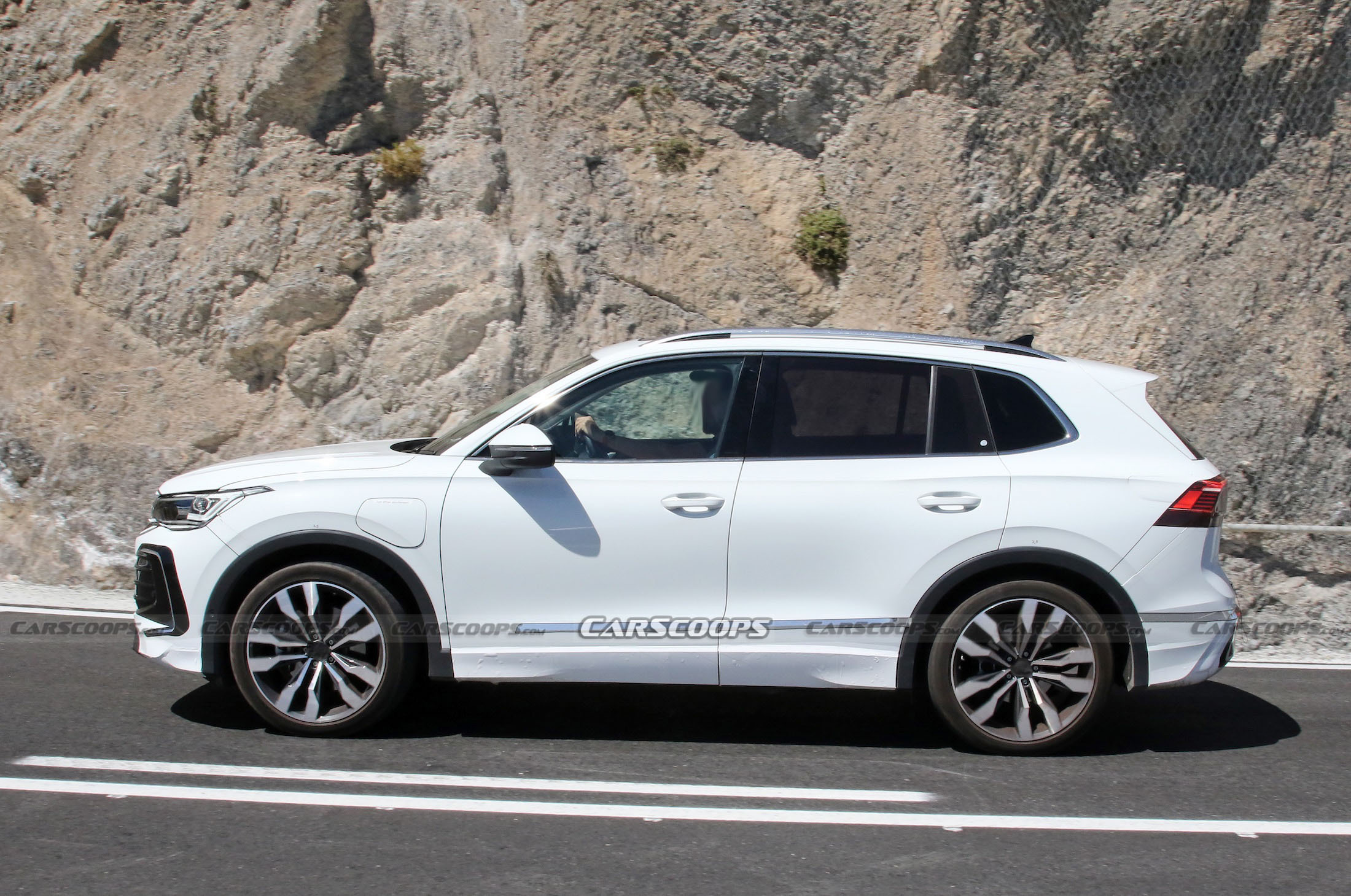 VW Tiguan PHEV scoop 00006