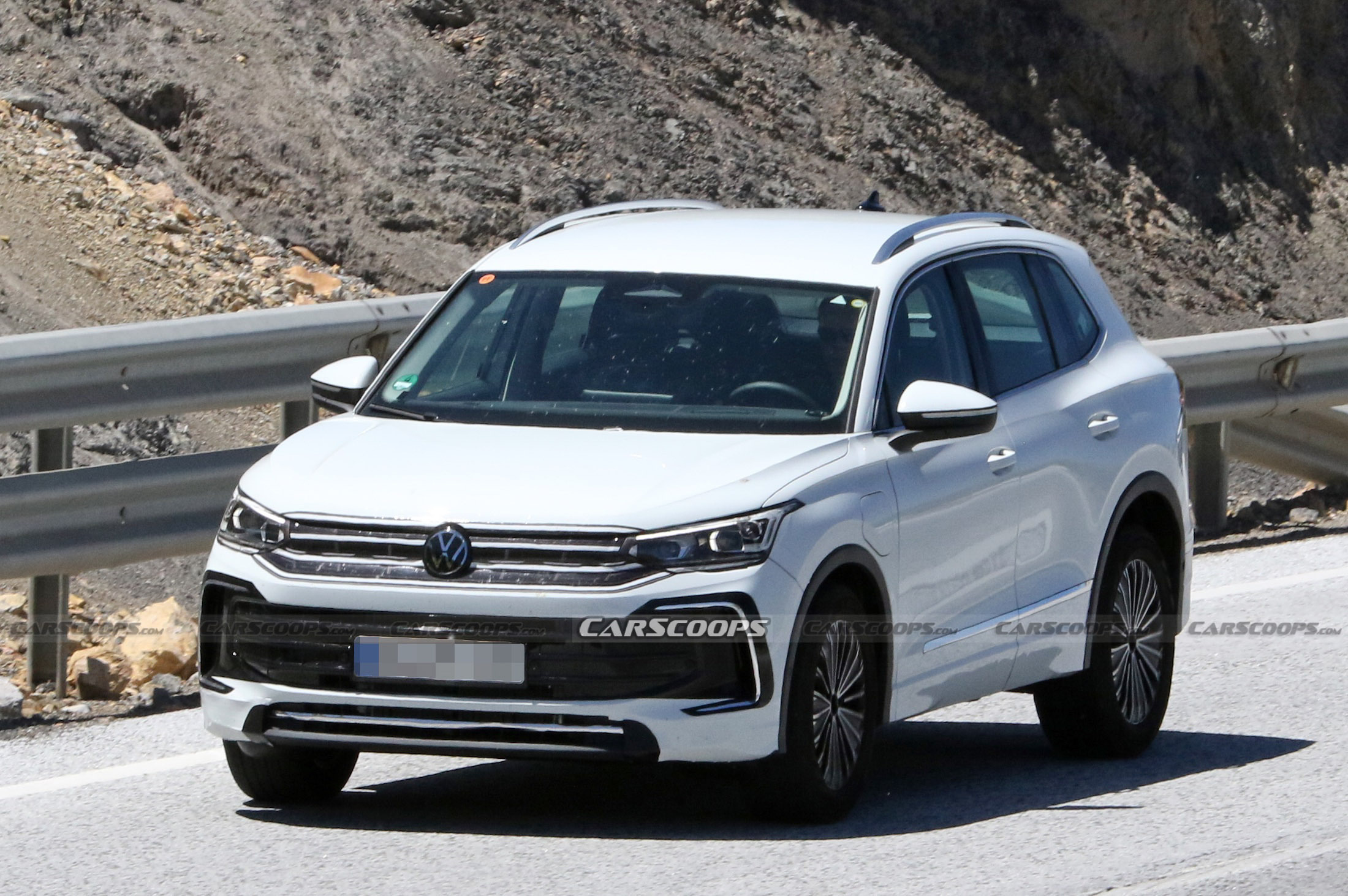 VW Tiguan PHEV scoop 00009