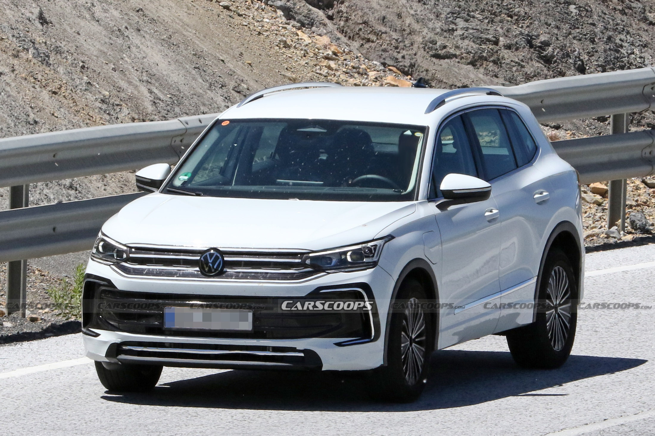 VW Tiguan PHEV scoop 00010